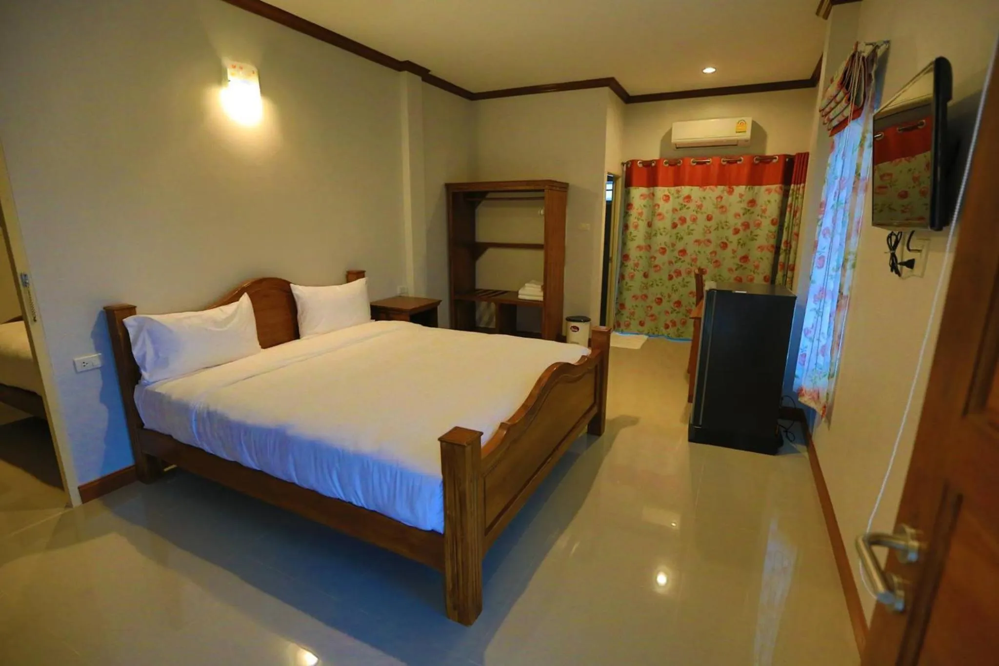 Large Double Room in Suksopha Resort