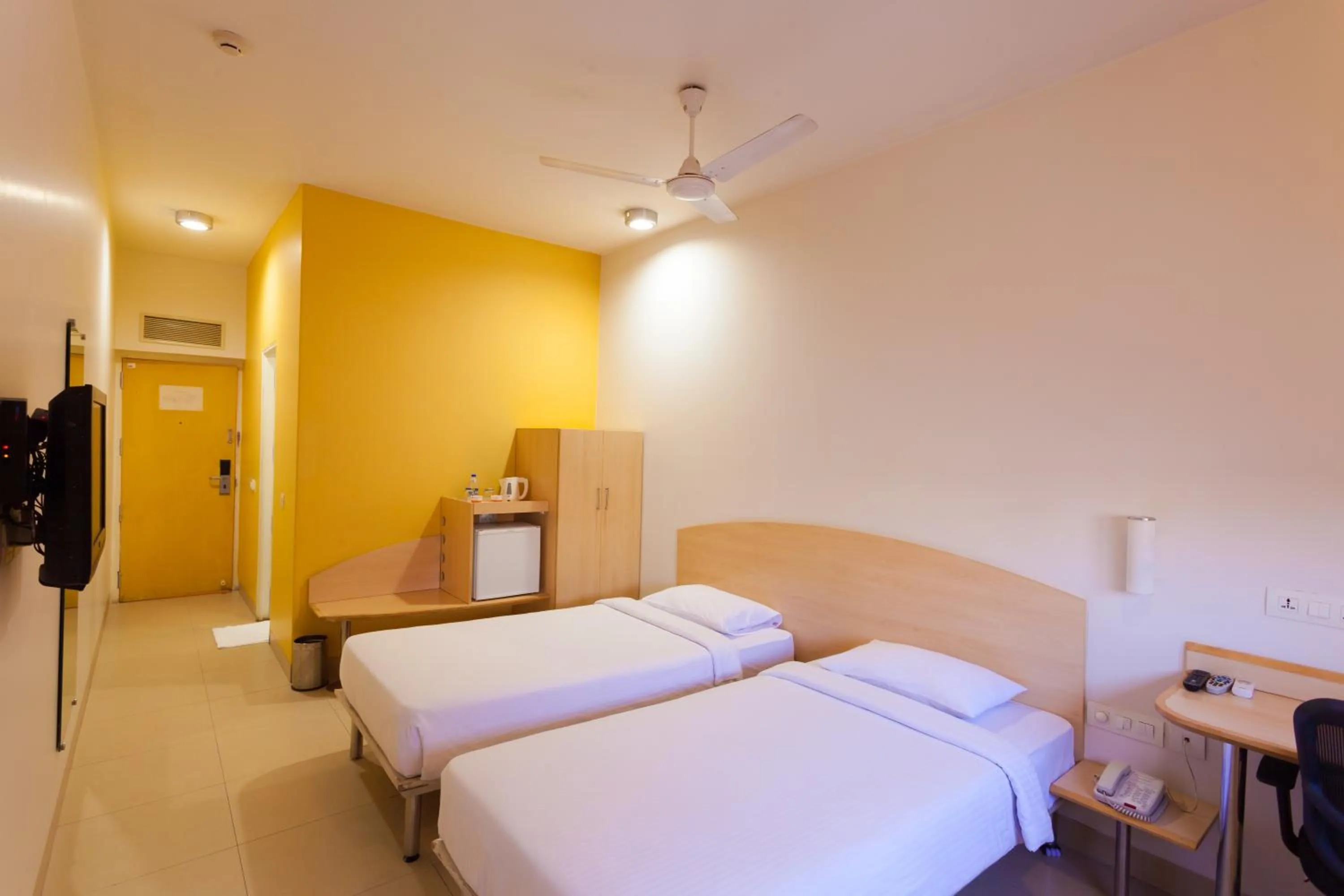 Twin Room - single occupancy in Ginger Vadodara