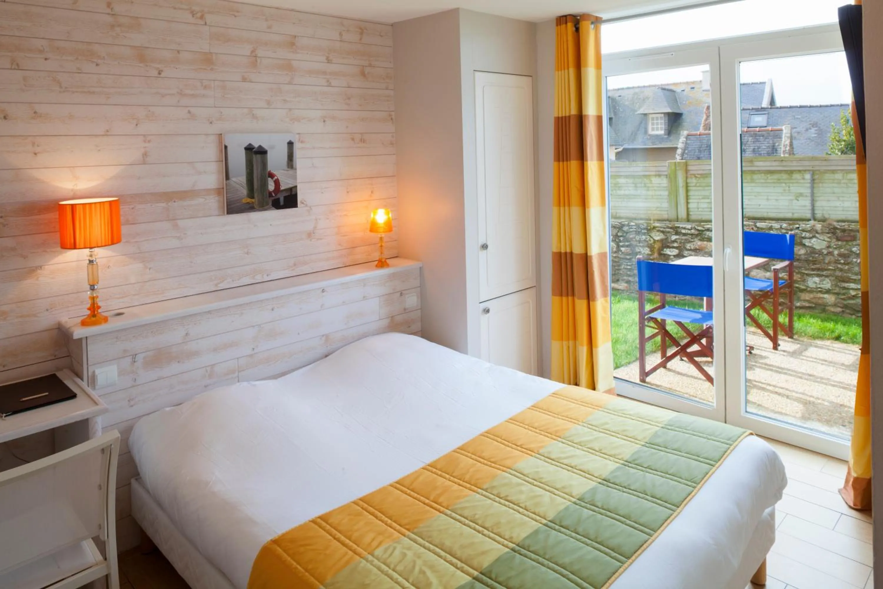  Double or Twin Room with Courtyard View in Logis Hôtel Vent d'Iroise