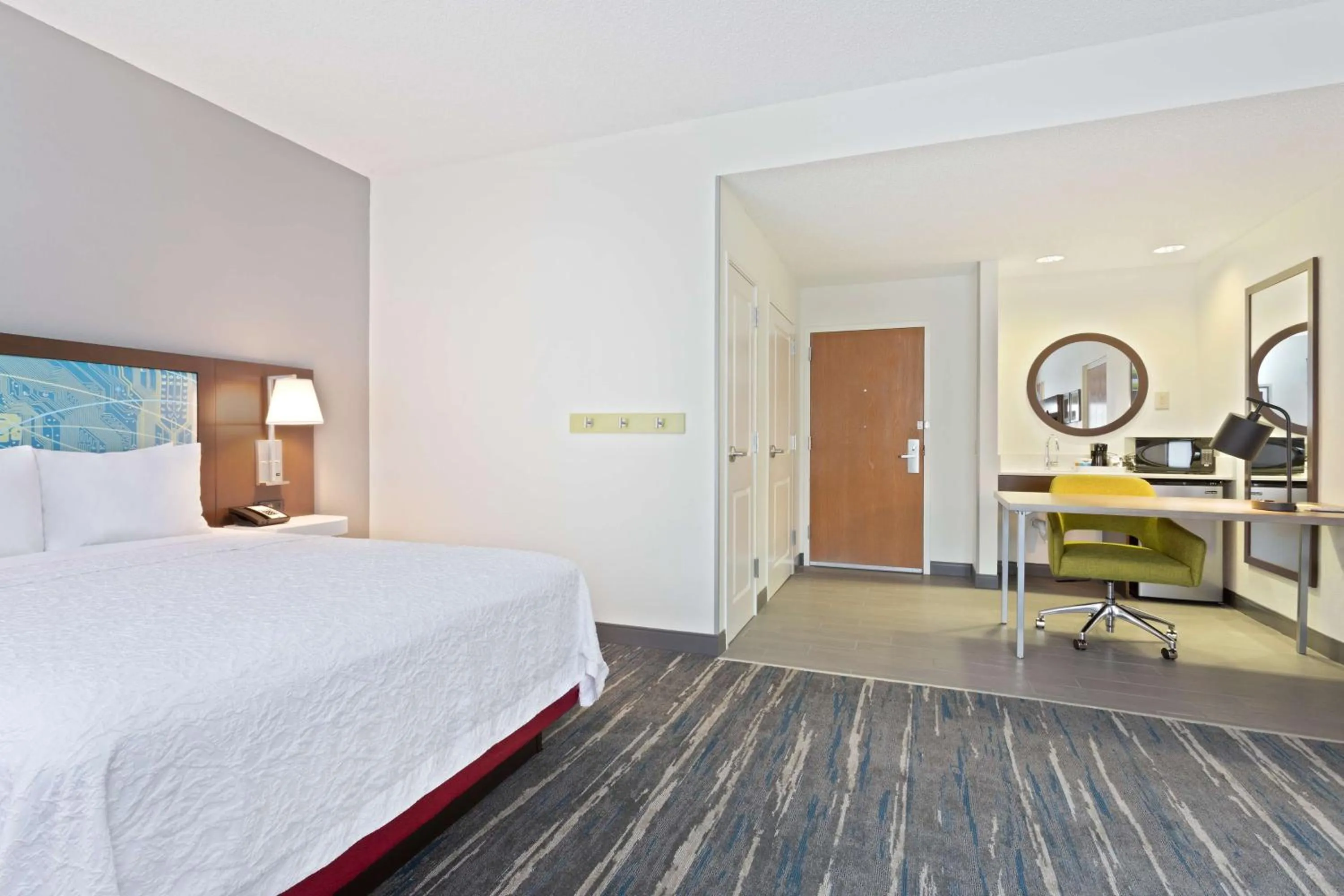 Queen Room with Roll-In Shower - Mobility Access/Non-Smoking in Hampton Inn & Suites Orlando International Drive North