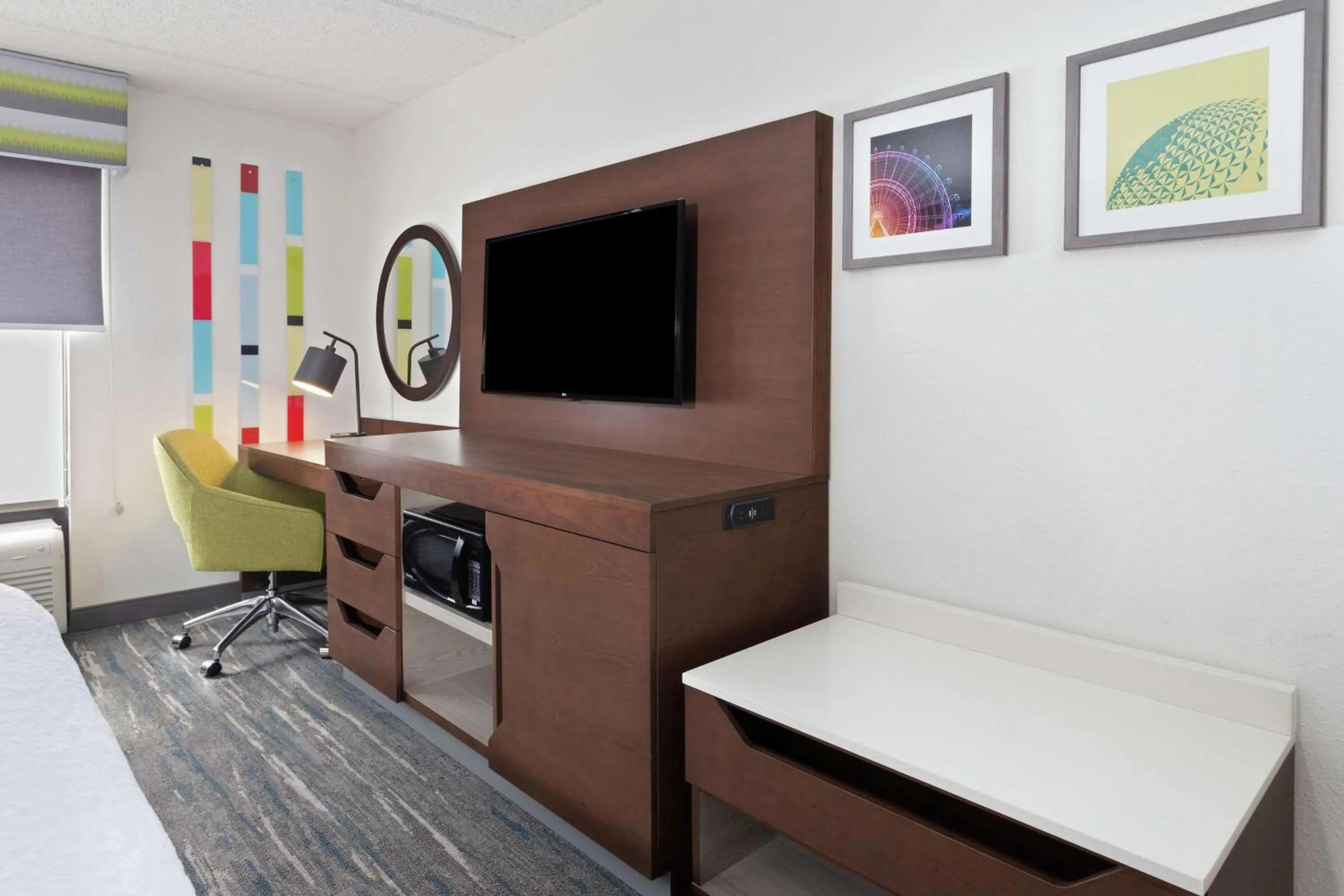 King Room in Hampton Inn & Suites Orlando International Drive North