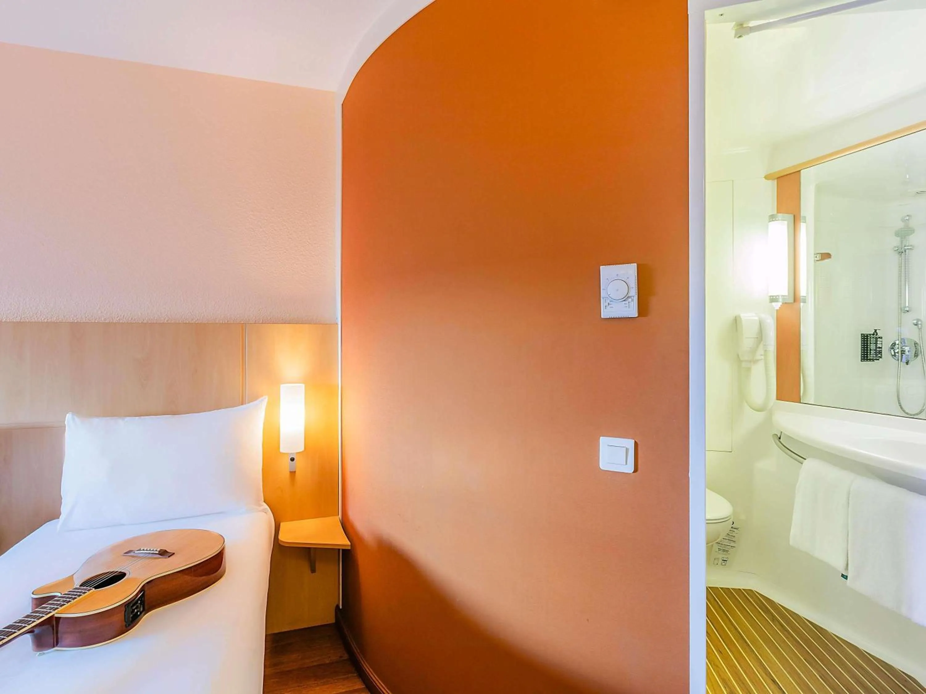 Standard Twin Room in Hotel Ibis Lisboa Sintra