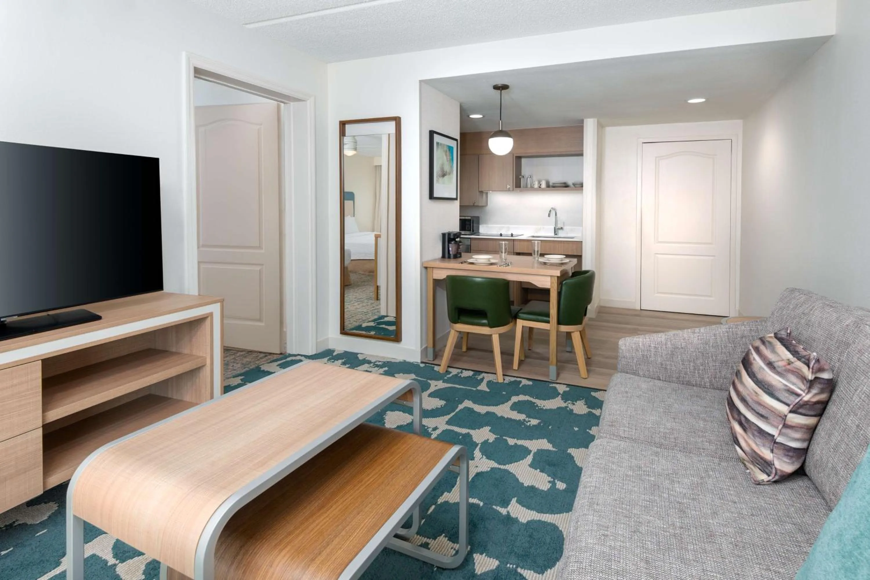 King Suite with Accessible Tub - Mobility and Hearing Access/Non-Smoking in Homewood Suites by Hilton Orlando-Nearest to Universal Studios