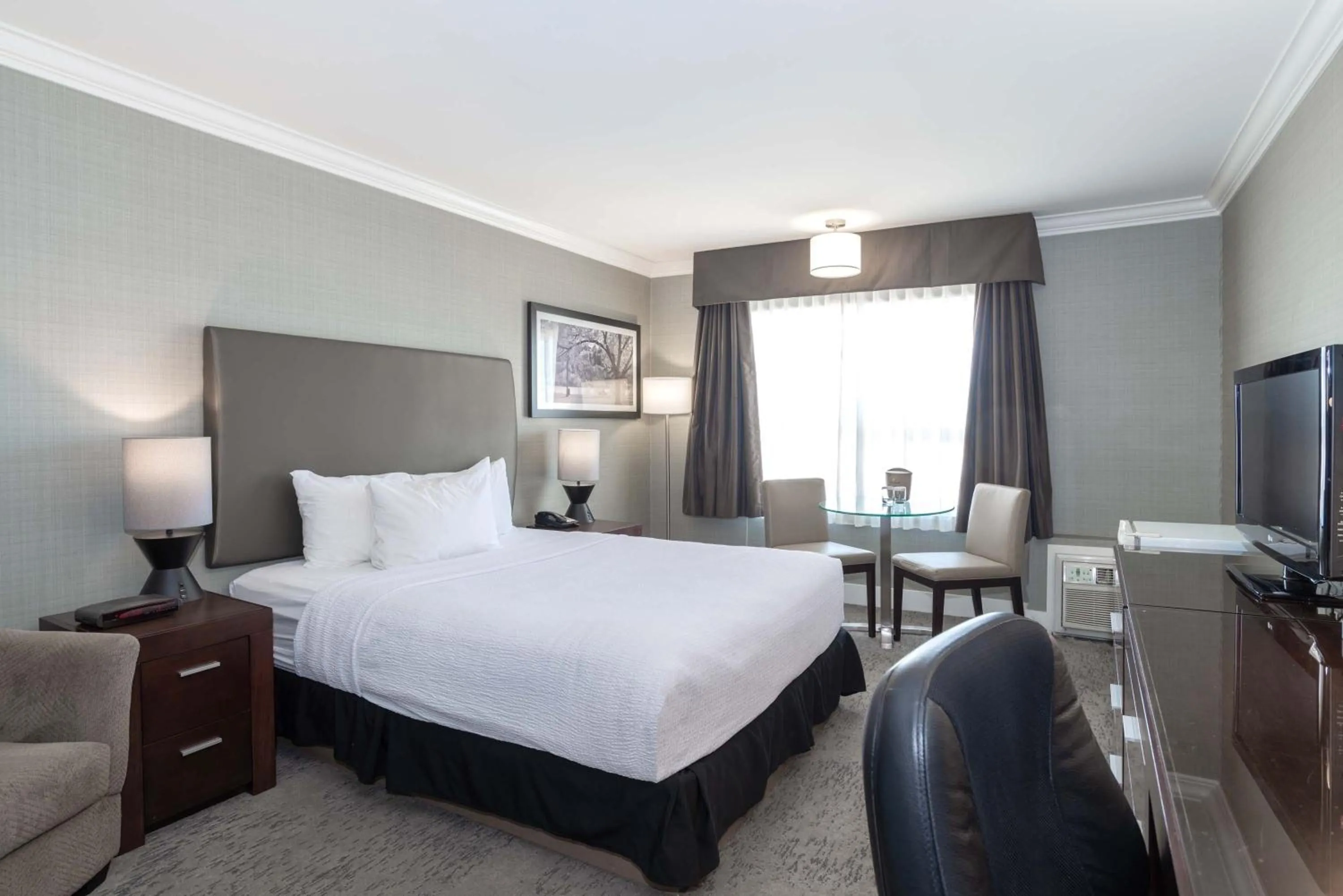 Accessible Room, 1 Queen Bed in Sandman Hotel Saskatoon