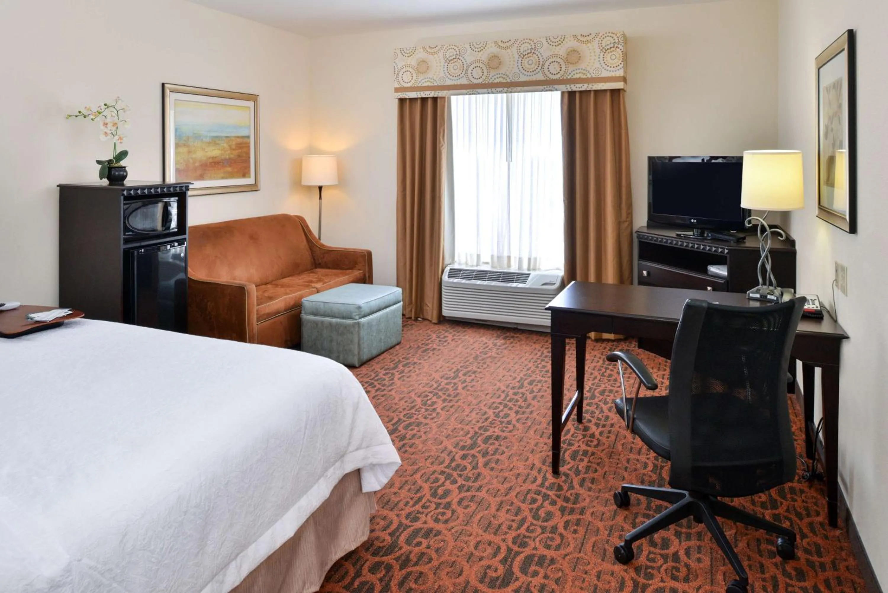 King Study with Sofa Bed - Non-Smoking  in Hampton Inn Pecos