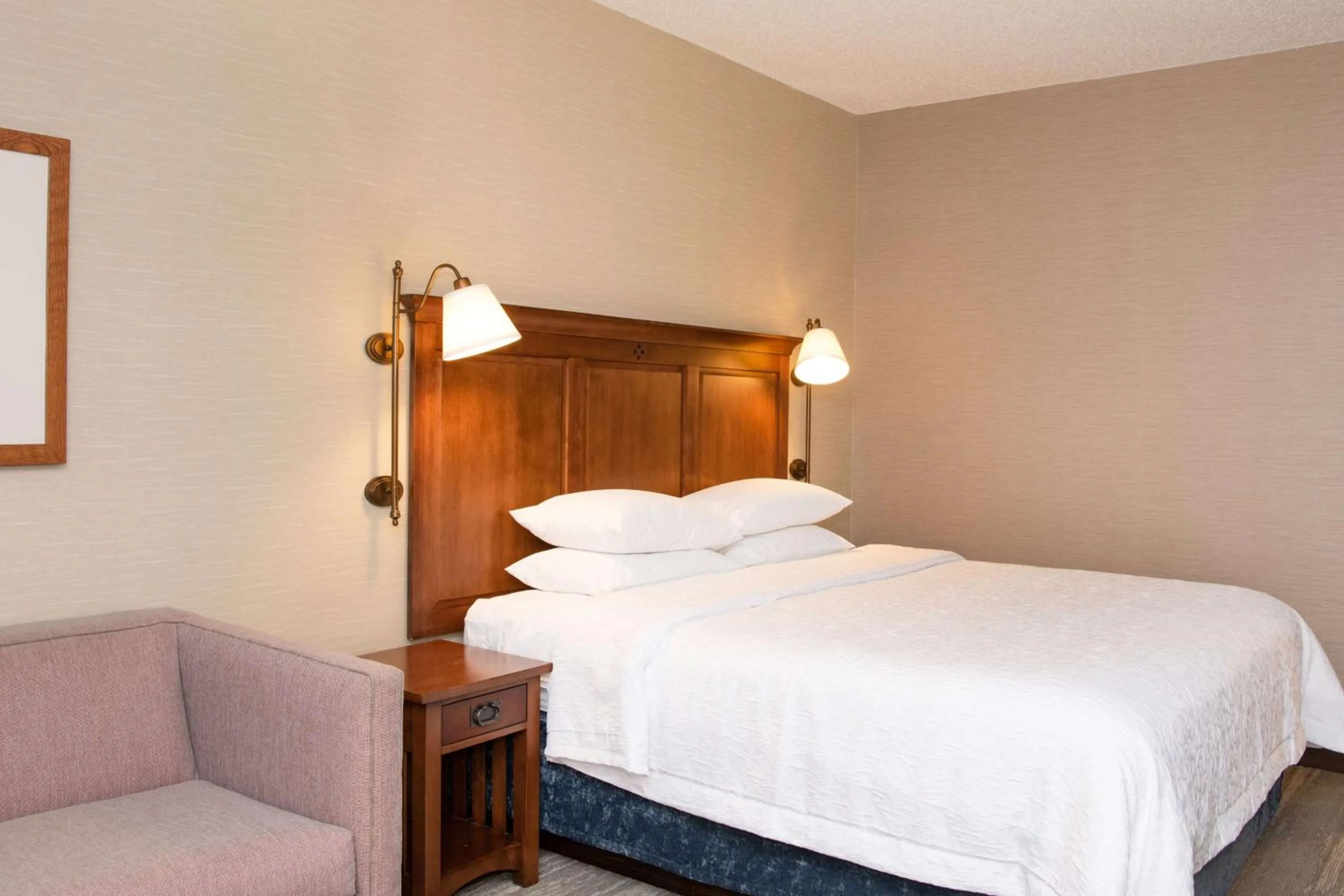 King Room with Sofa Bed and Study - Non-Smoking in Hampton Inn & Suites Rochester/Victor
