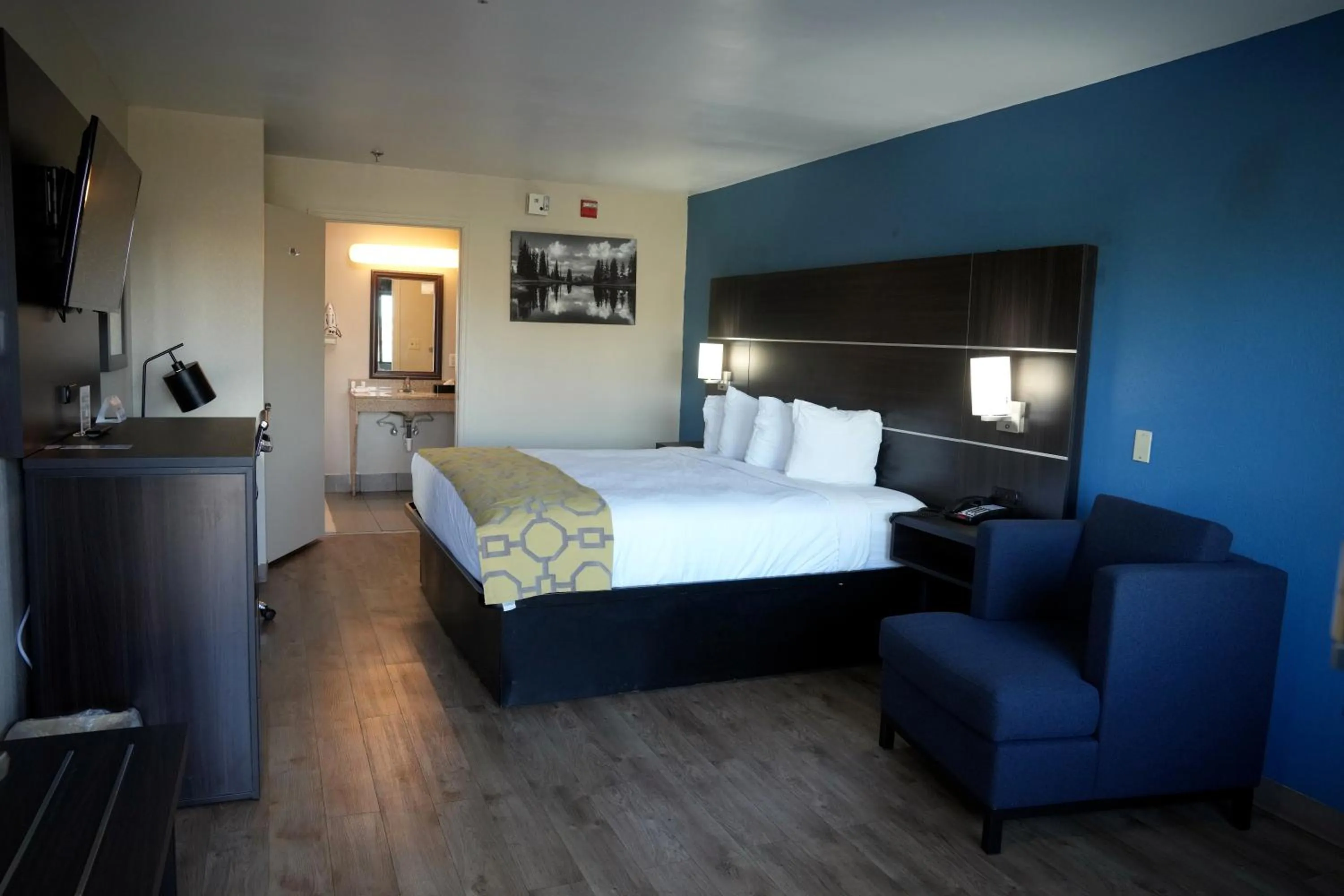 King Room - Disability Access Non Smoking in Baymont by Wyndham Manning