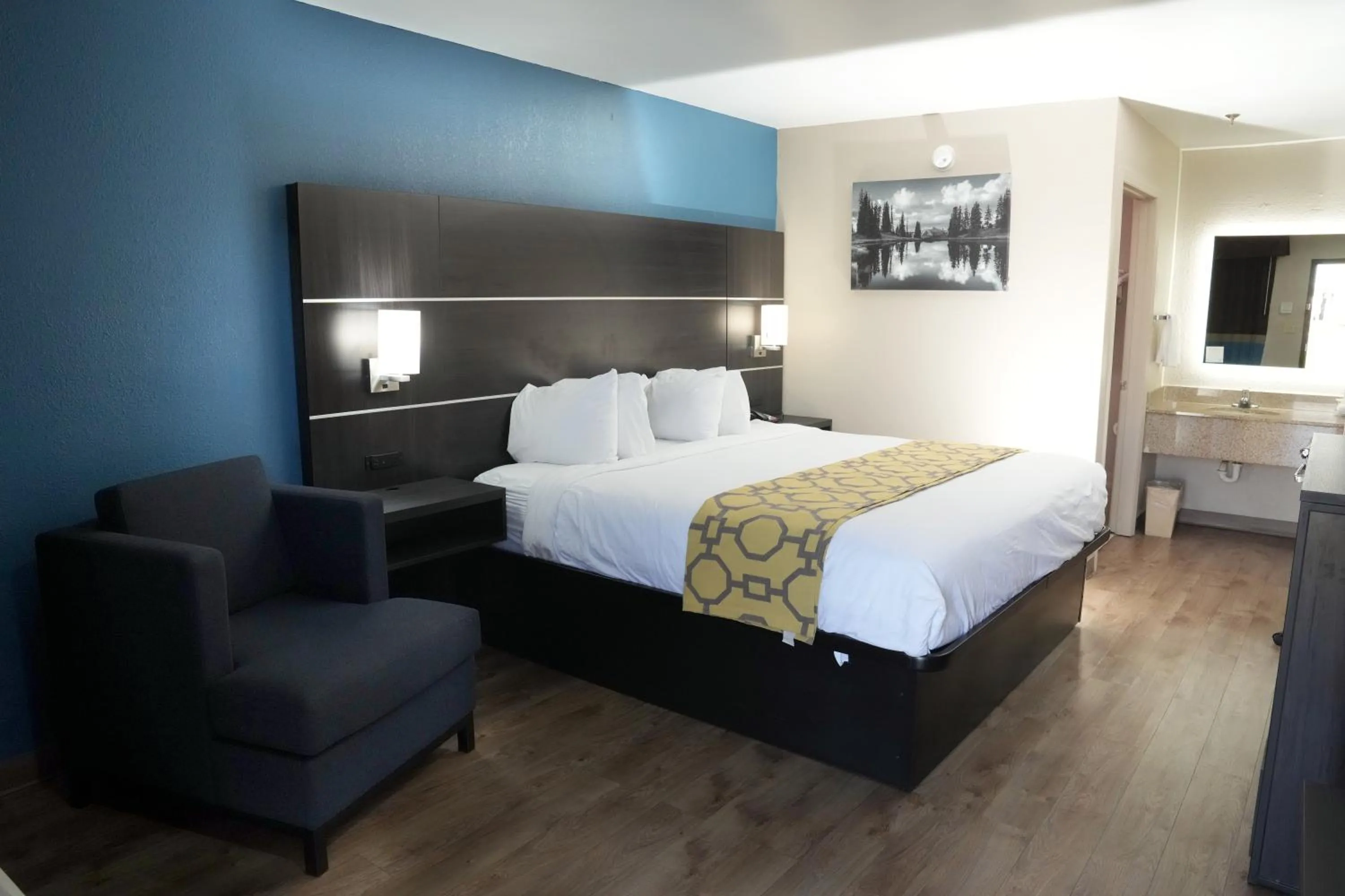 King Room Non Smoking in Baymont Inn & Suites