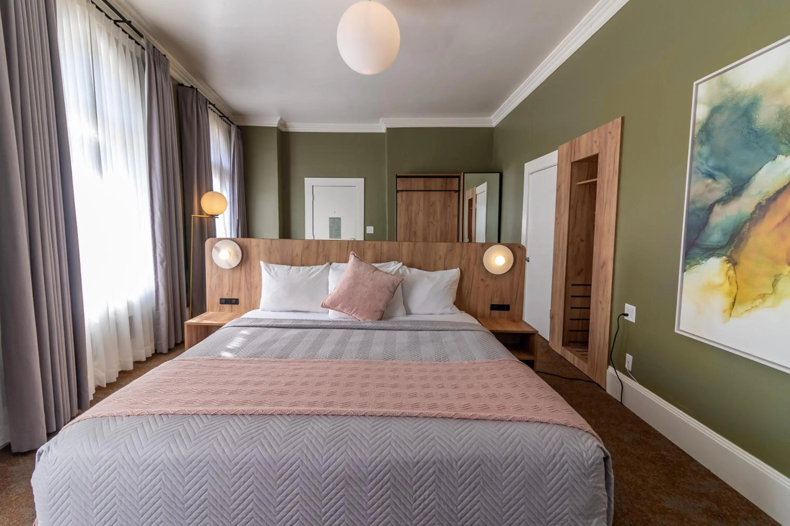 King Suite in Historic Sonora Inn