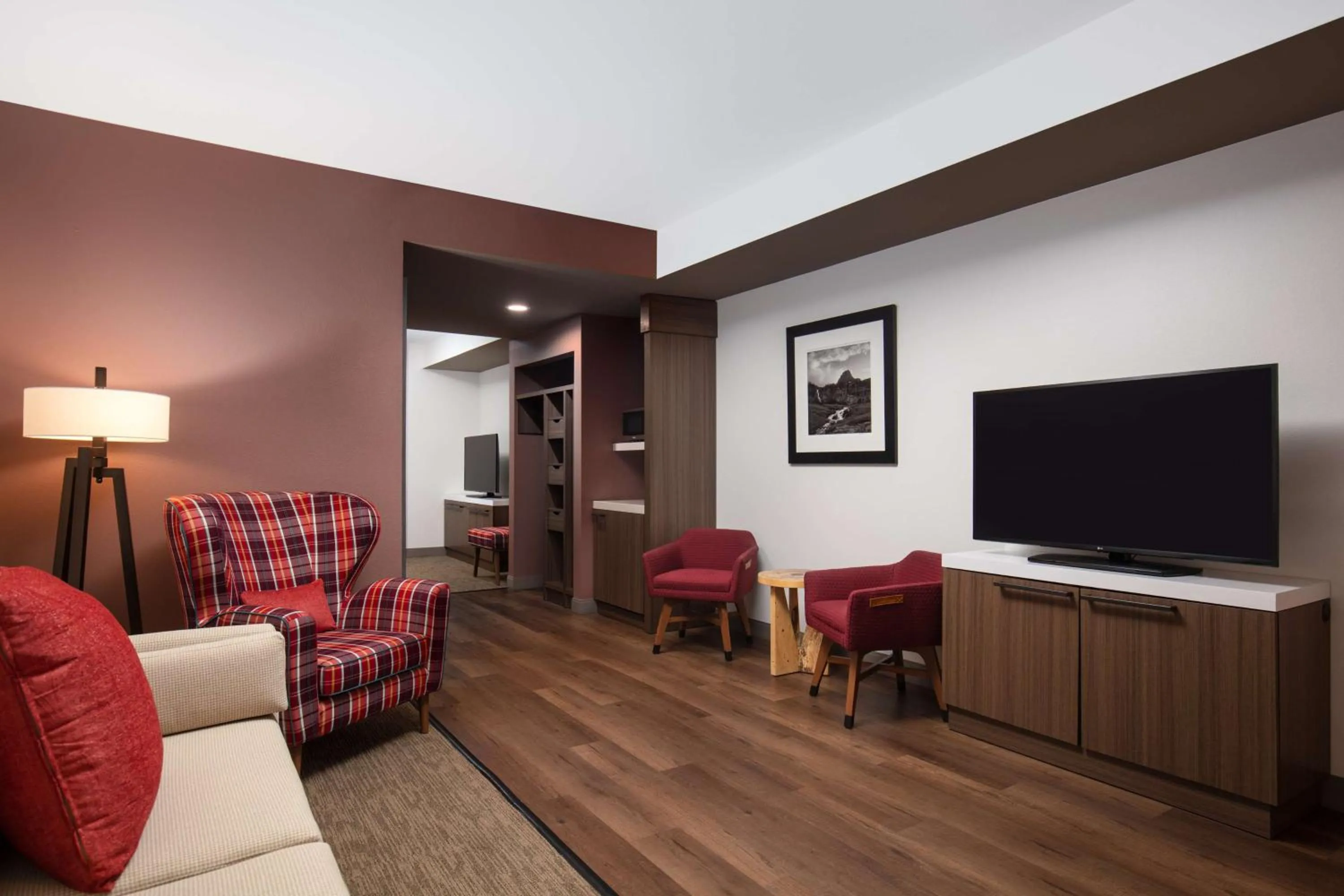 Junior King Suite with Sofa Bed in Hilton Garden Inn Kalispell