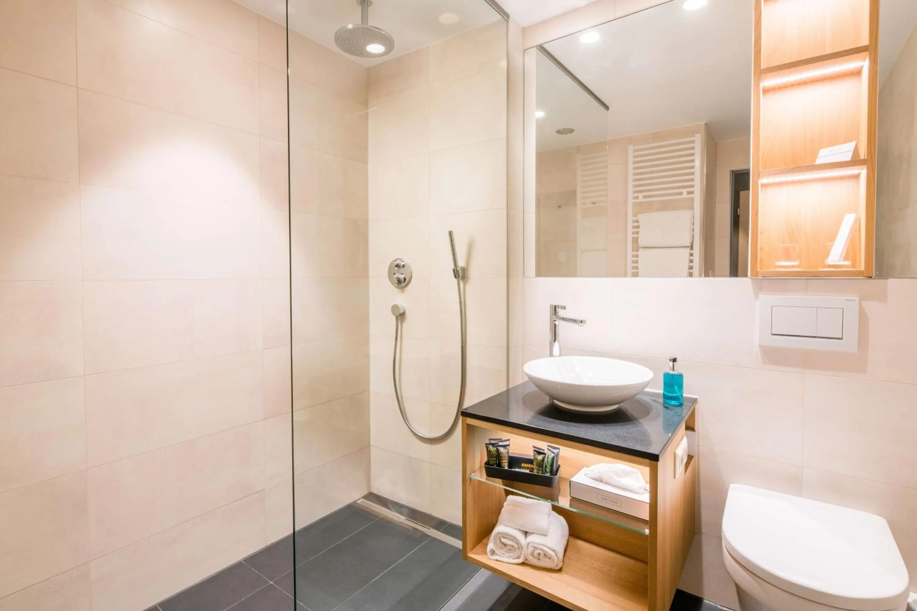 Comfort Double Room with King Bed in Best Western Premier Central Hotel Leonhard