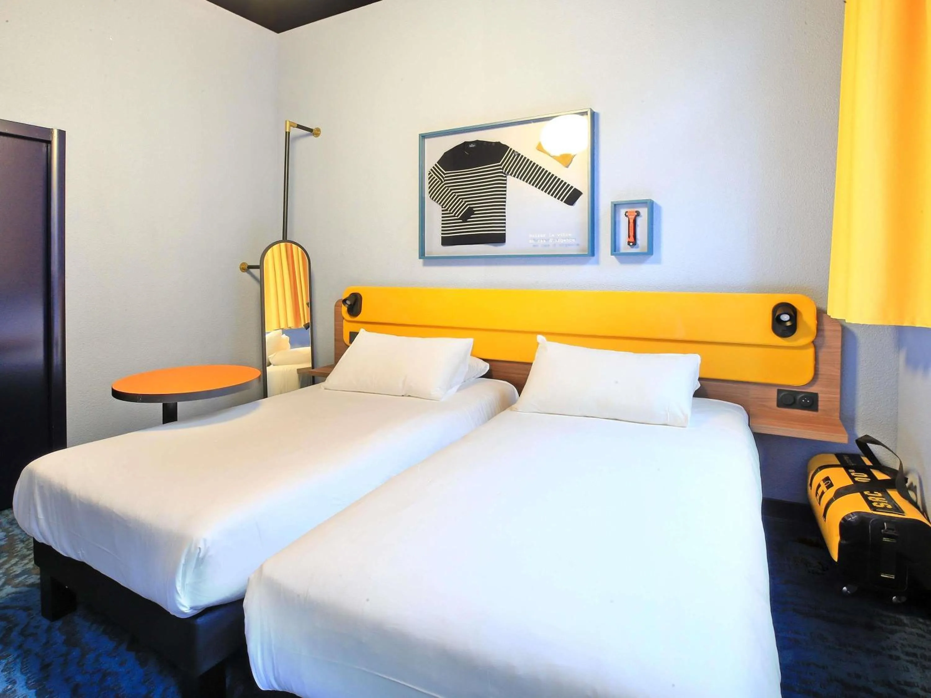 Standard Twin Room in ibis Styles Saint Malo Centre Historique