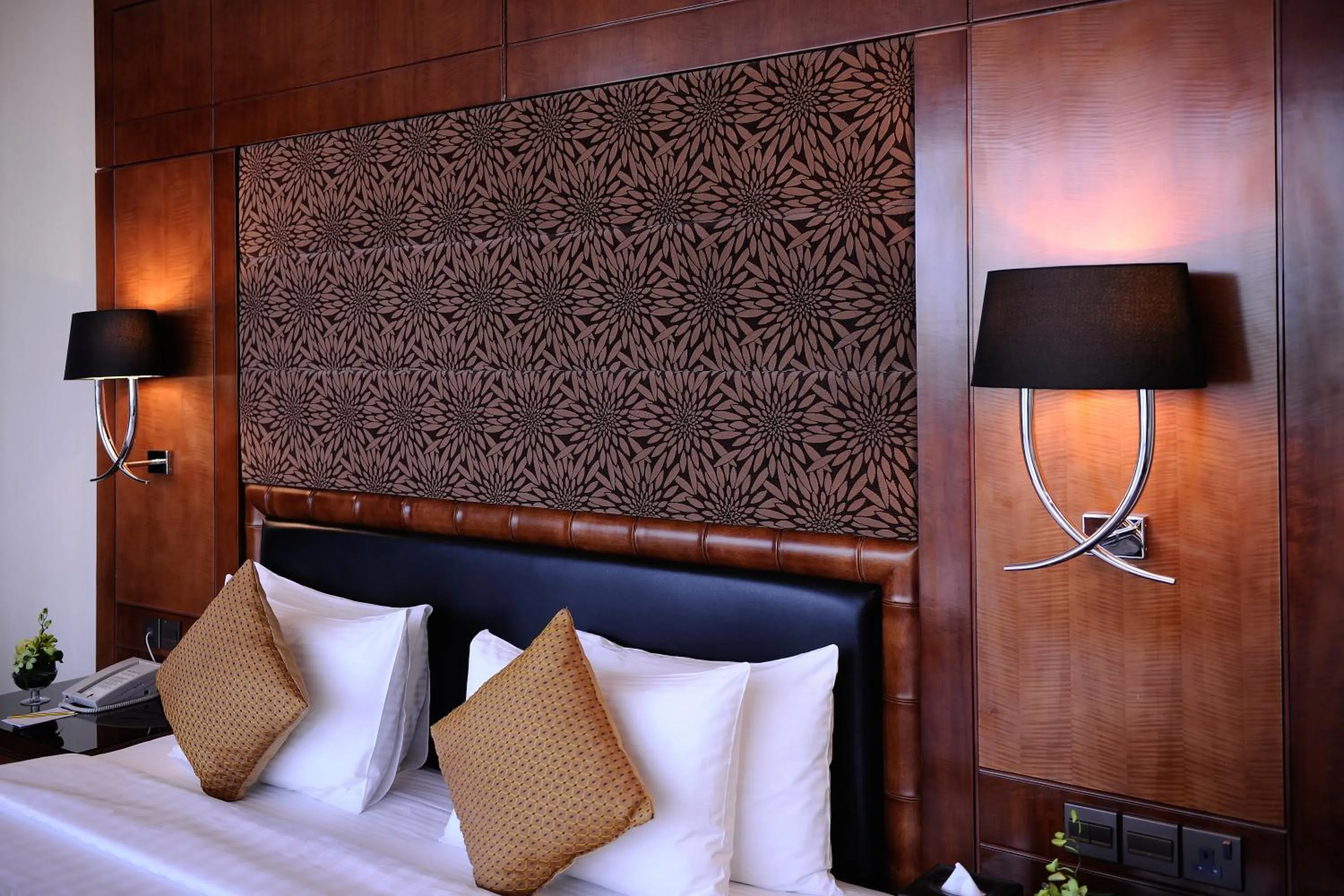 Superior King Room - single occupancy in Qaser Al Hamra by Warwick