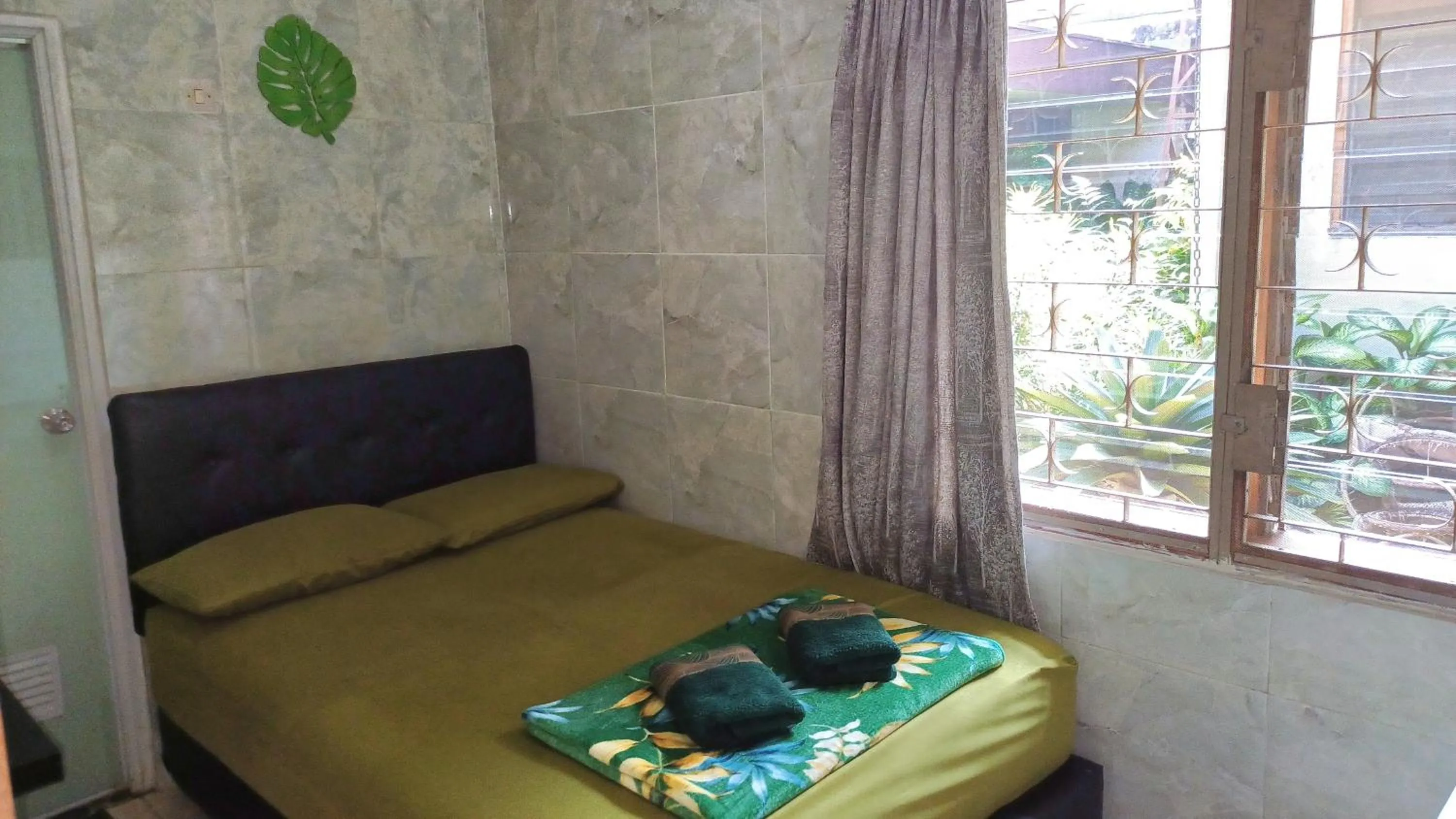 Budget Double Room in GIO Guesthouse Bogor