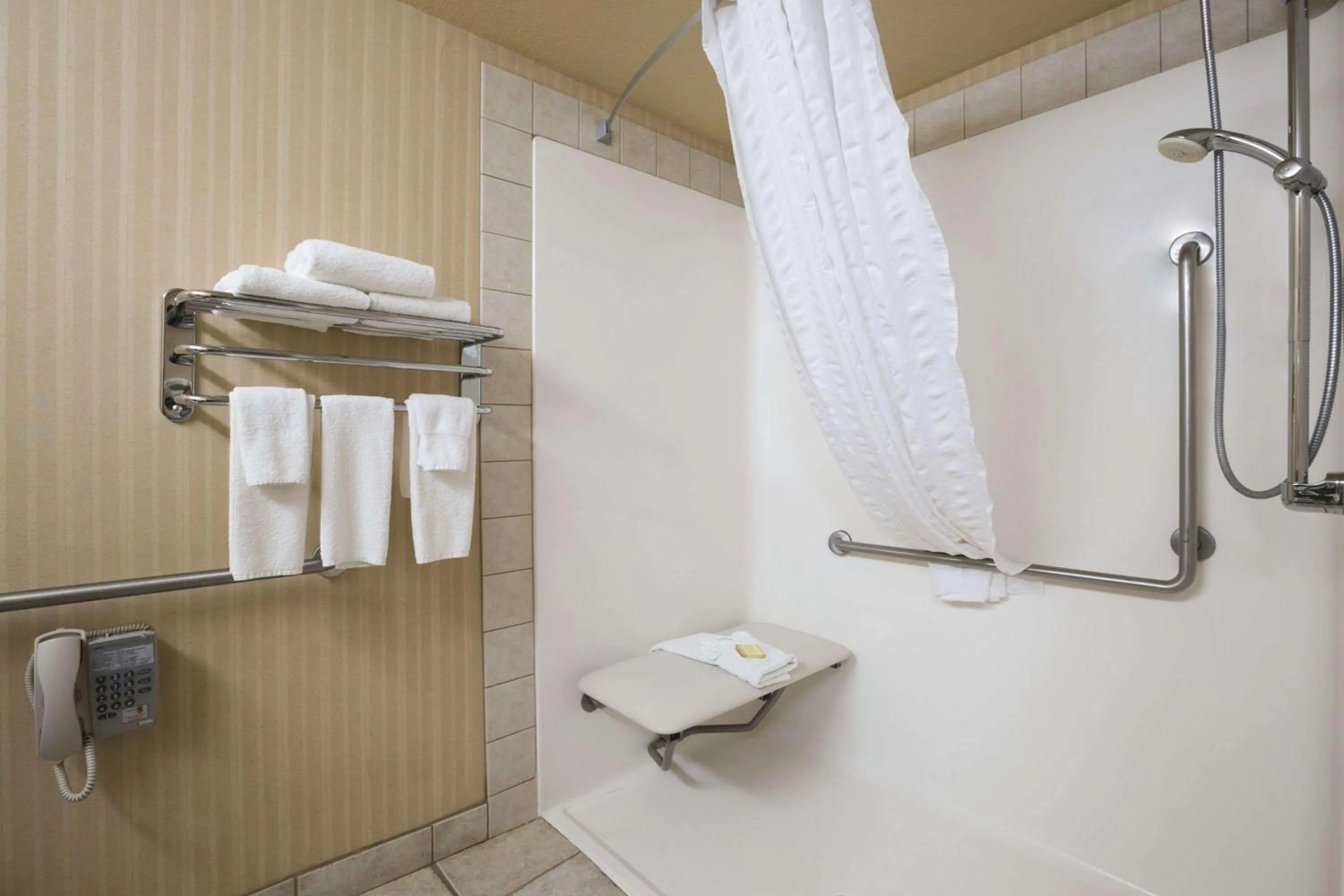 Queen Room - Mobility Access/Non-Smoking in Super 8 by Wyndham Fort Nelson BC