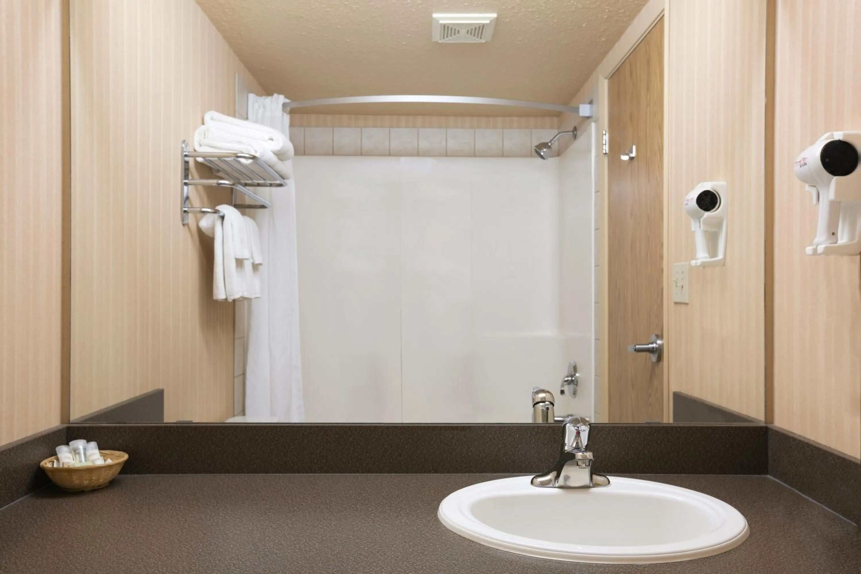 Queen Studio Suite - Non-Smoking in Super 8 by Wyndham Fort Nelson BC