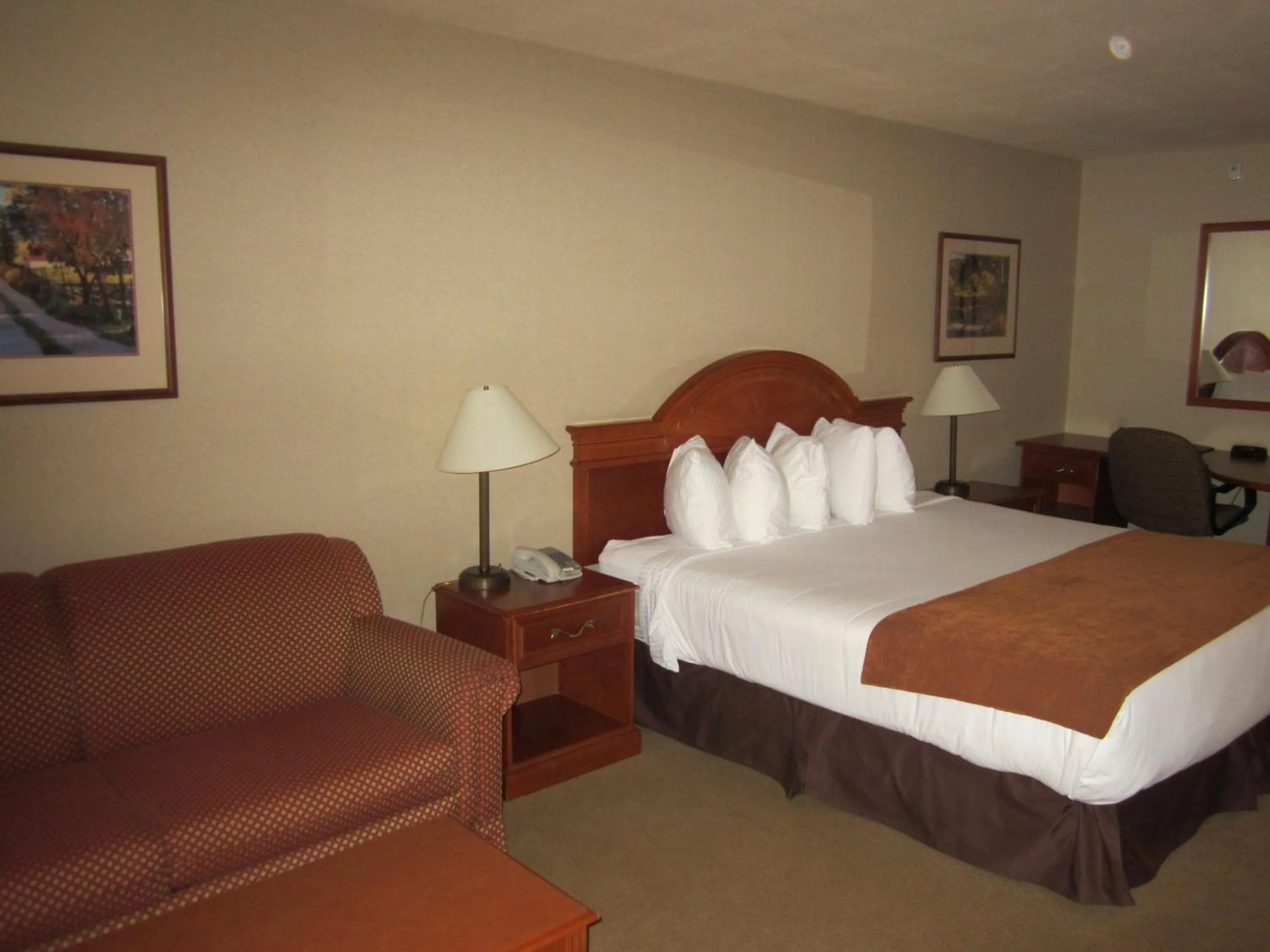 Deluxe King Room - Smoking in Super 8 by Wyndham Fort Nelson BC