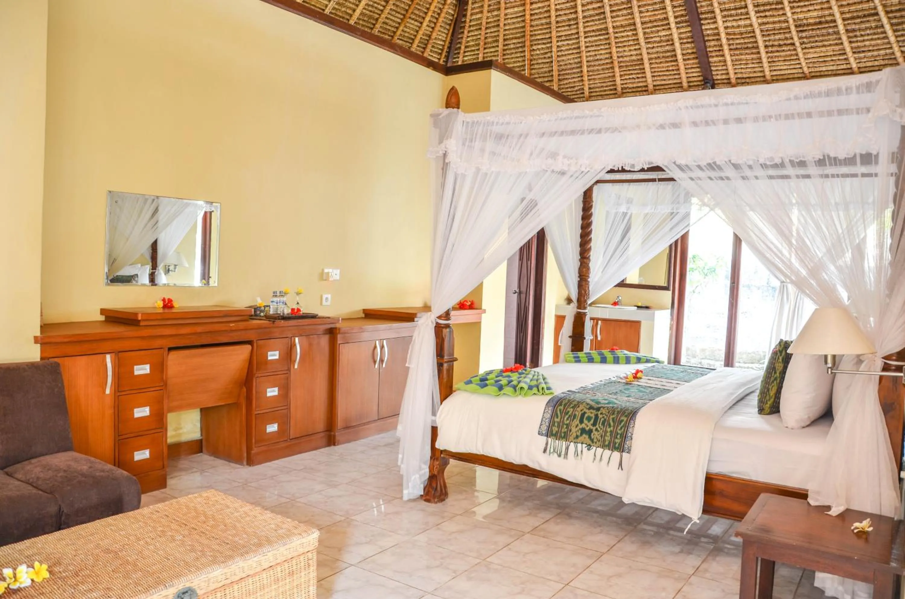Deluxe Double Room with Sea View in Tamarind Beach Bungalow