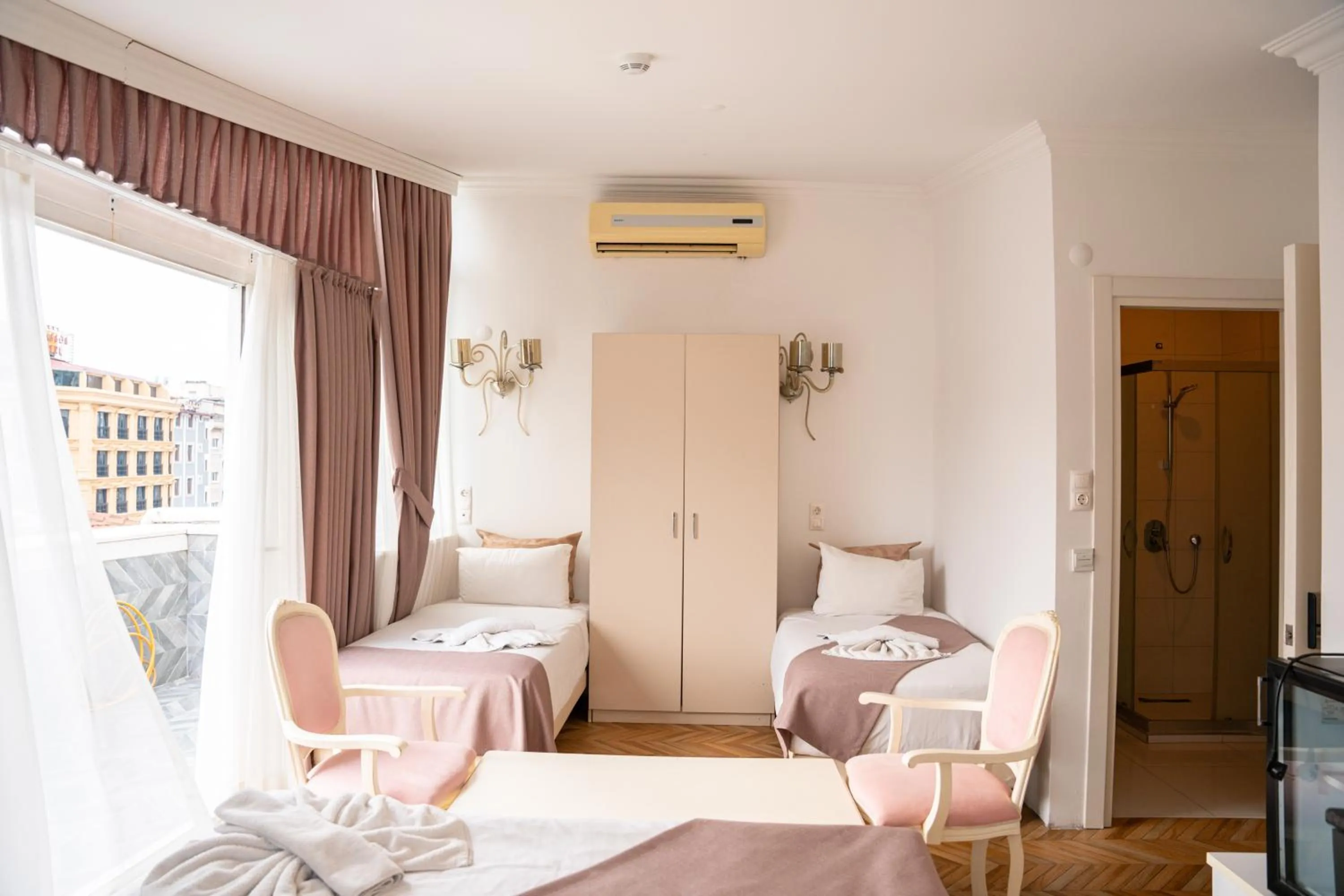 Quadruple Room with Terrace in Pearl Hotel İstanbul