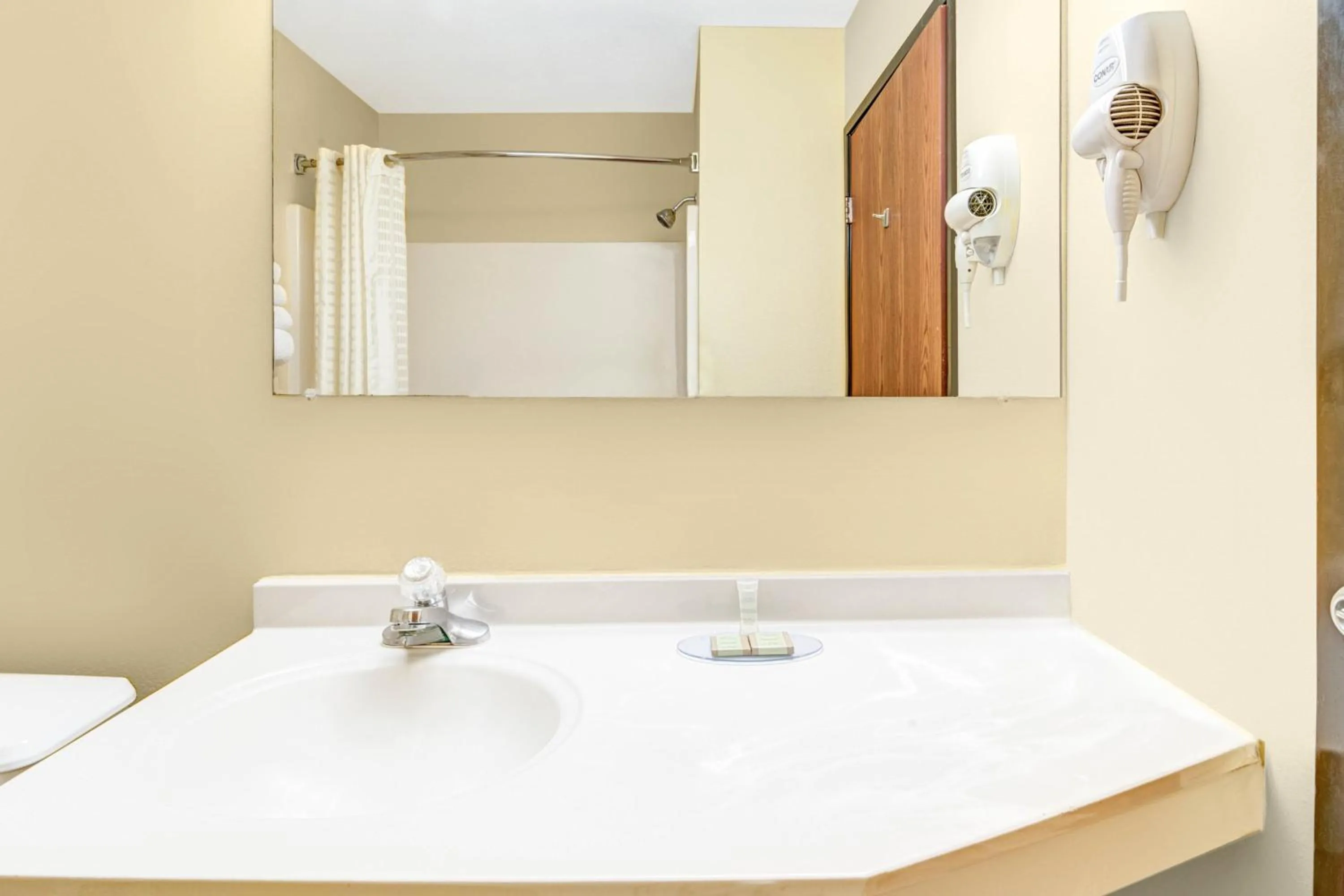 King Room - Non-Smoking in Super 8 by Wyndham McKinney/Plano Area