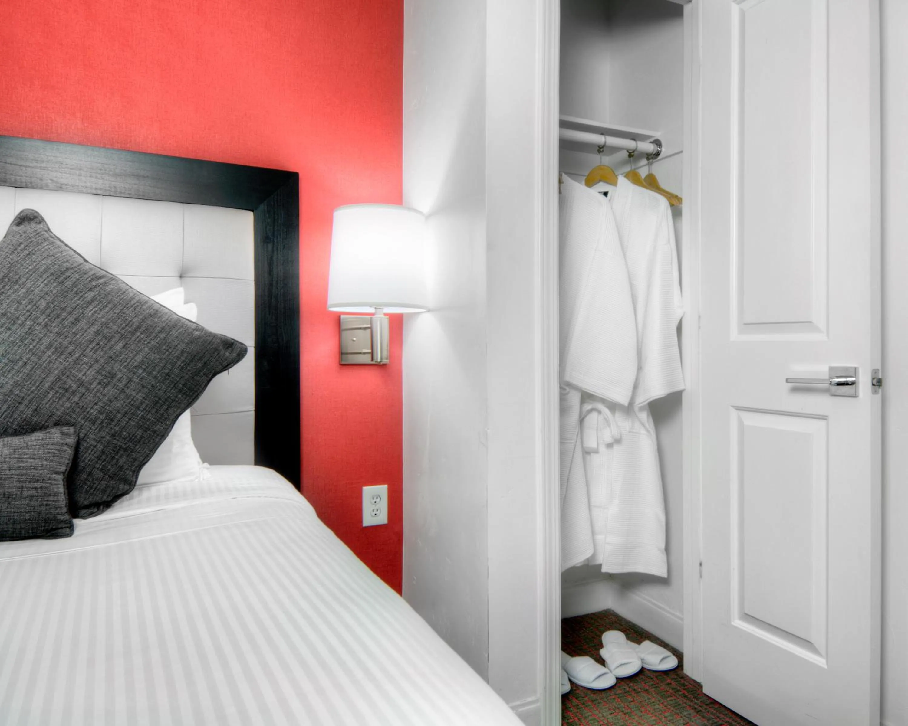 Queen Room - Accessible/Non-Smoking in Aggie Inn, an Ascend Collection Hotel