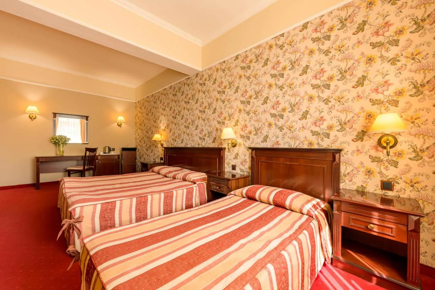 One-Bedroom Suite (2 Adults + 1 Child) in Boutique Splendid Hotel