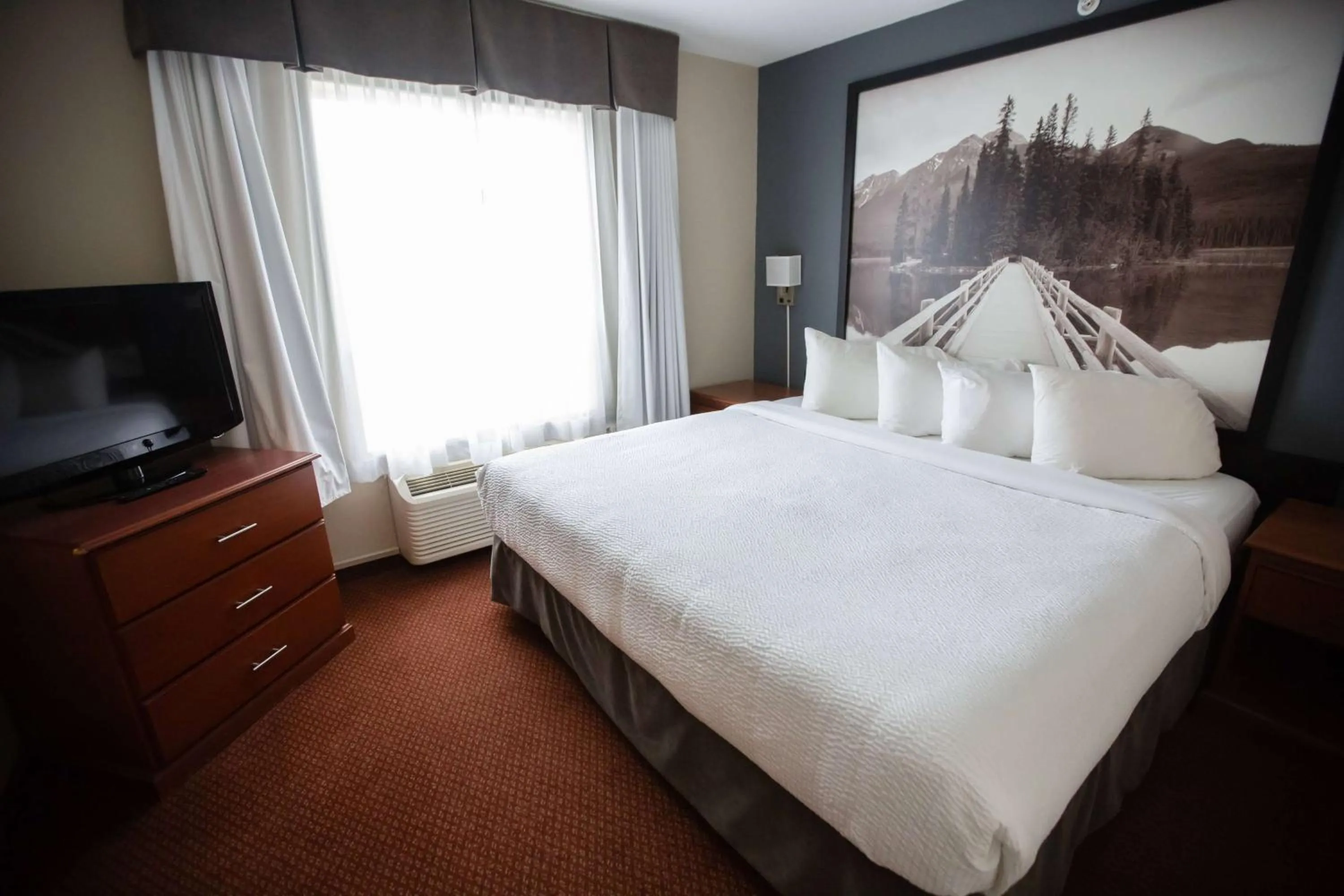 One-Bedroom King Suite - Non-Smoking in Super 8 by Wyndham Whitecourt