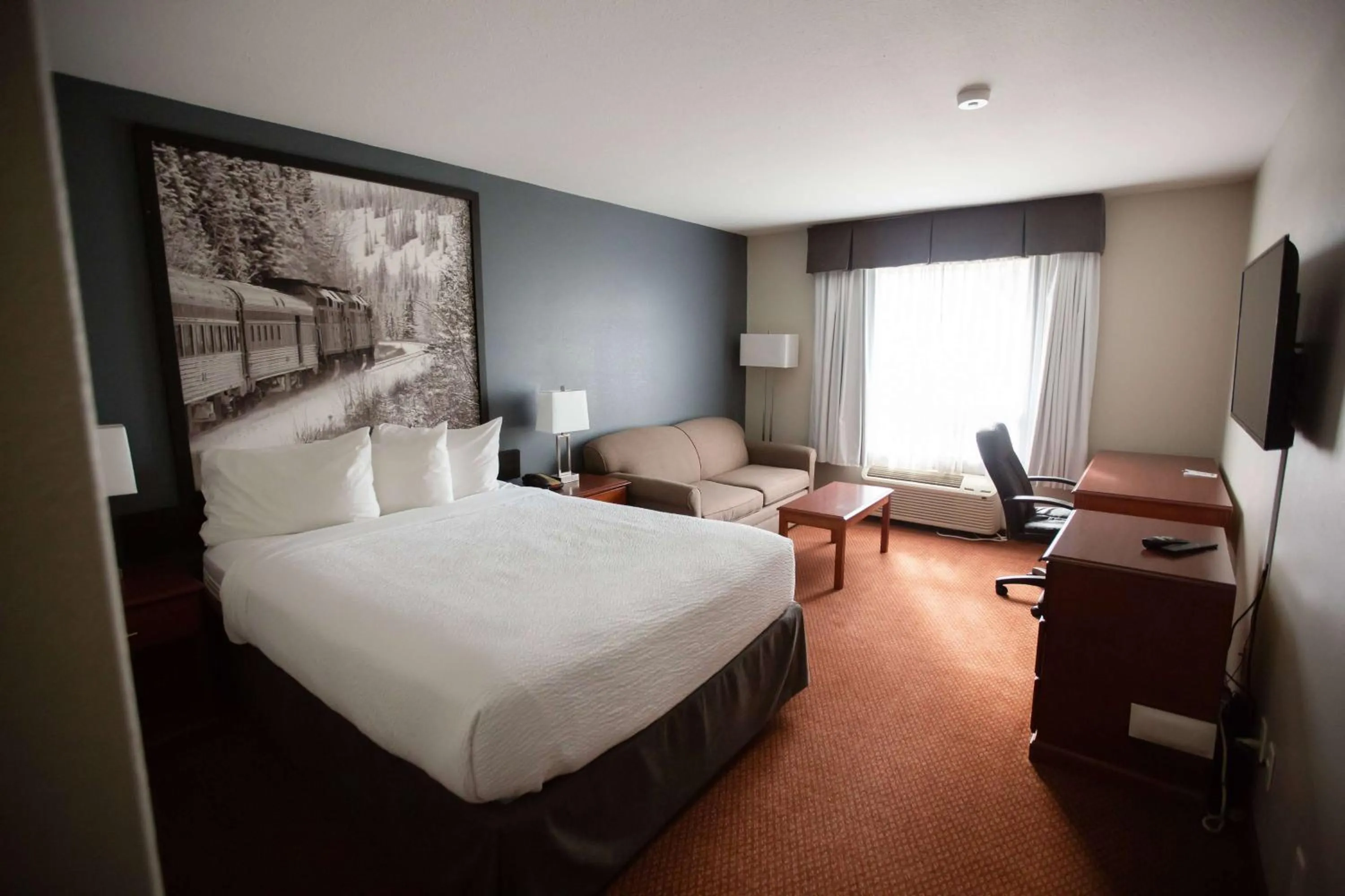 Queen Room - Mobility Access - Pet-Friendly/Non-Smoking in Super 8 by Wyndham Whitecourt