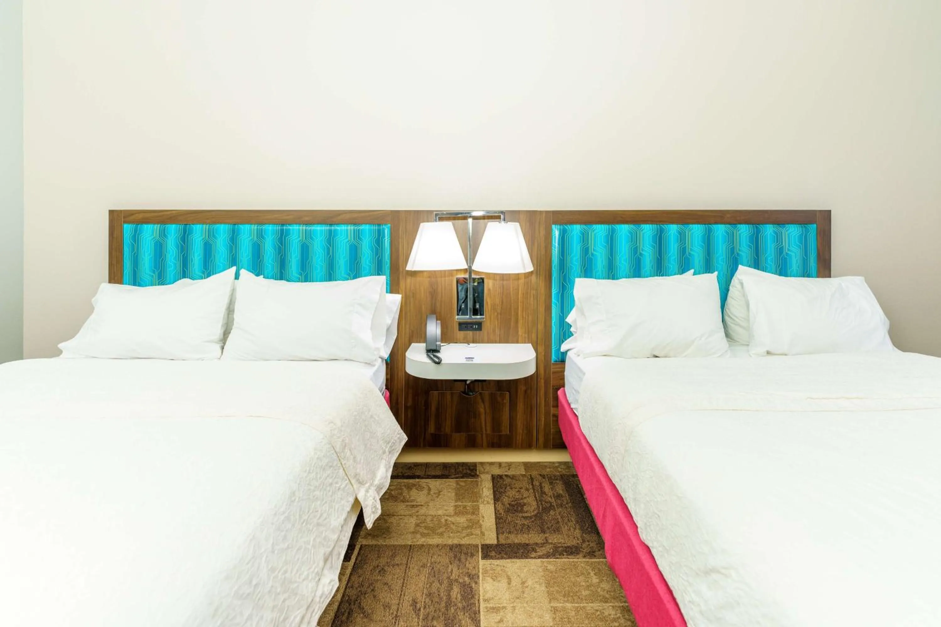 Queen Room with Two Queen Beds - Mobility Access/Non-Smoking in Hampton Inn Garden City