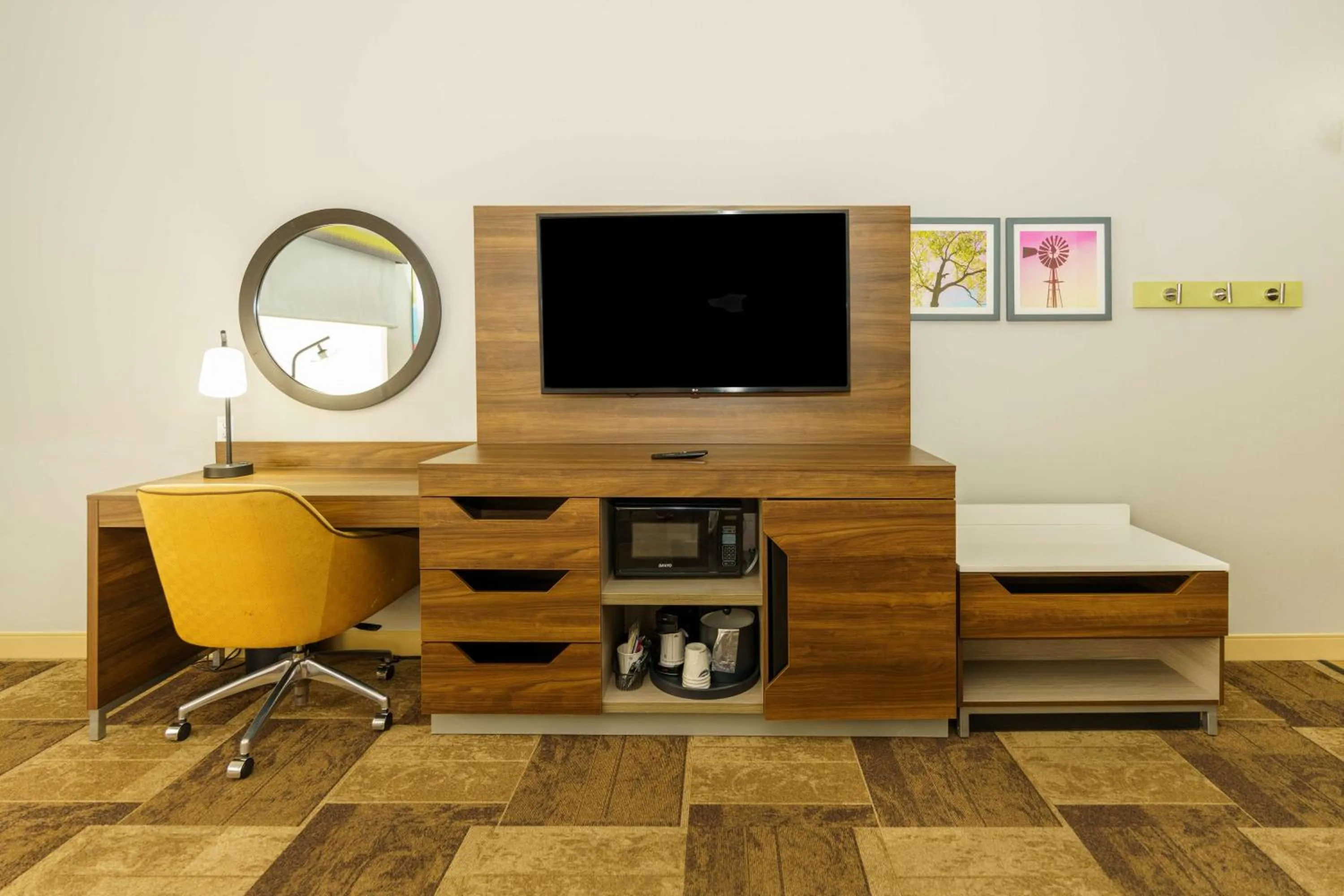 Room with Two Queen Beds - Non-Smoking in Hampton Inn Garden City