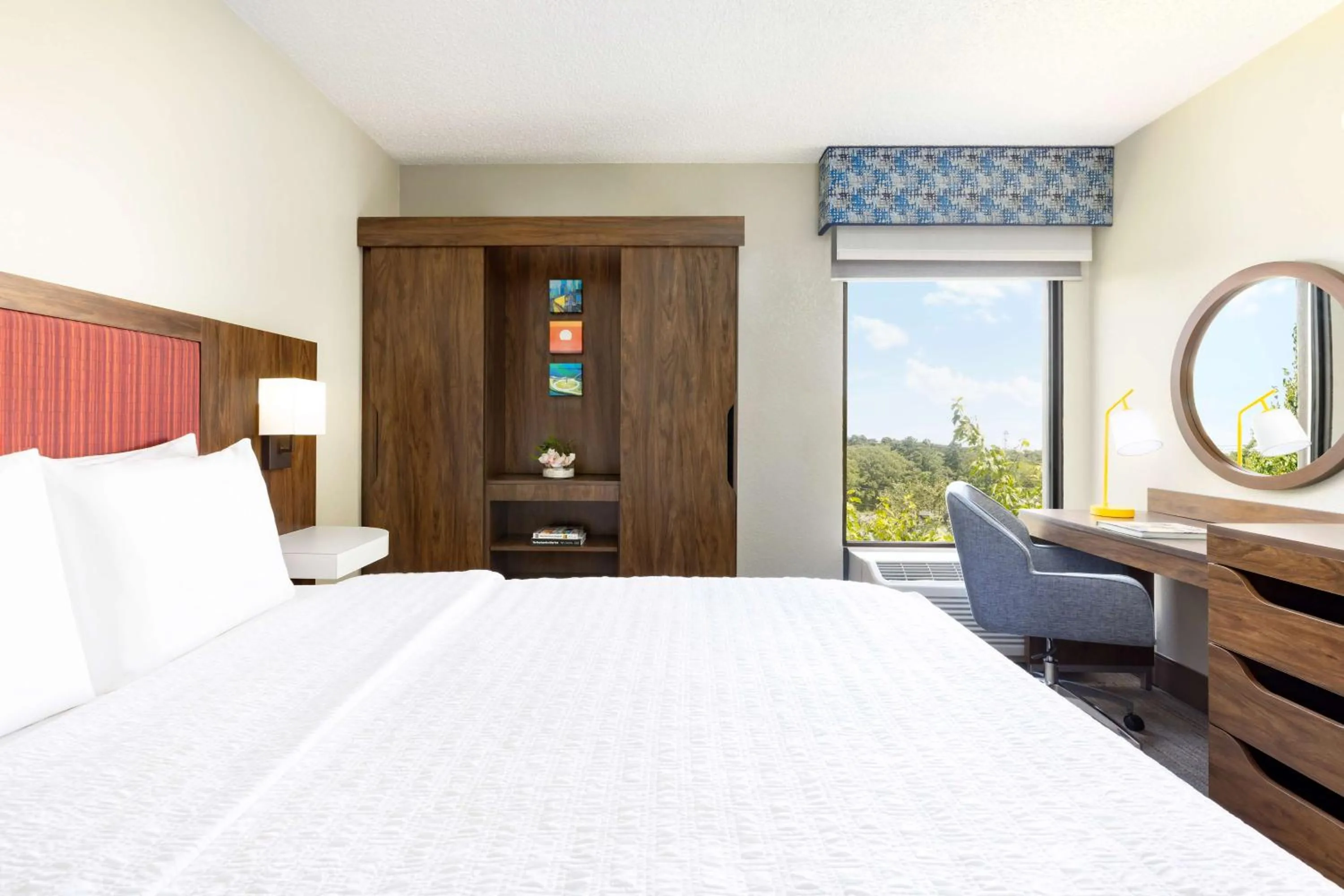 Queen Room - Non-Smoking in Hampton Inn Long Island/Islandia