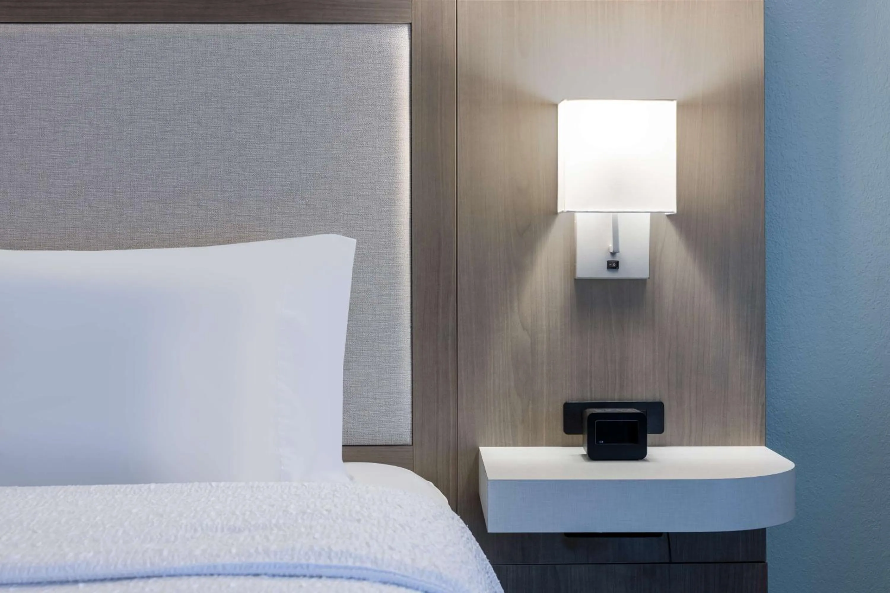 King Room with Accessible Tub - Mobility and Hearing Access/Non-Smoking in Hampton Inn & Suites Venice Bayside South Sarasota