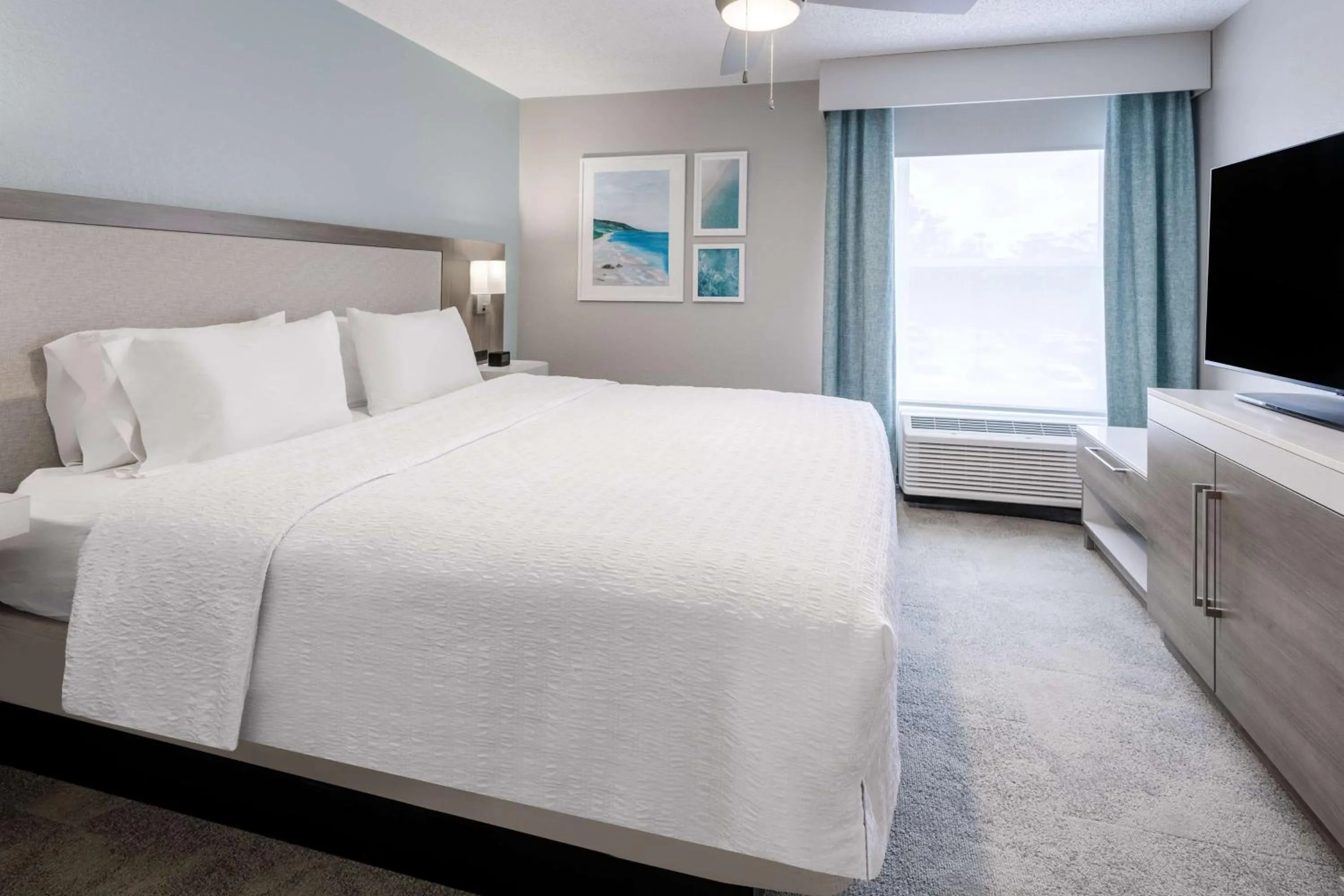 Queen Suite with Mobility/Hearing Accessible Tub - Non-Smoking in Hampton Inn & Suites Venice Bayside South Sarasota