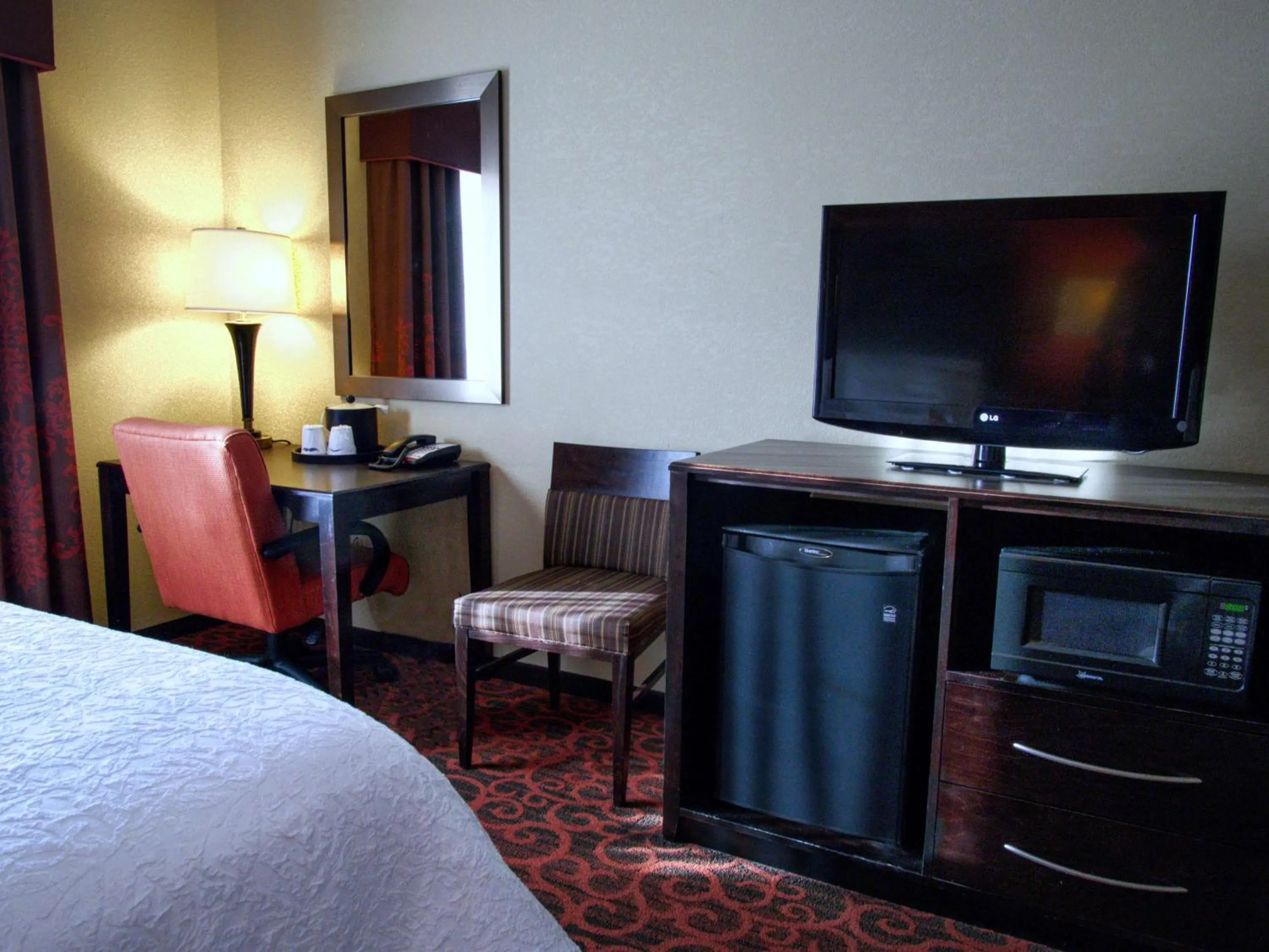 King Room with King Bed - Non-Smoking in Hampton Inn & Suites Elk City