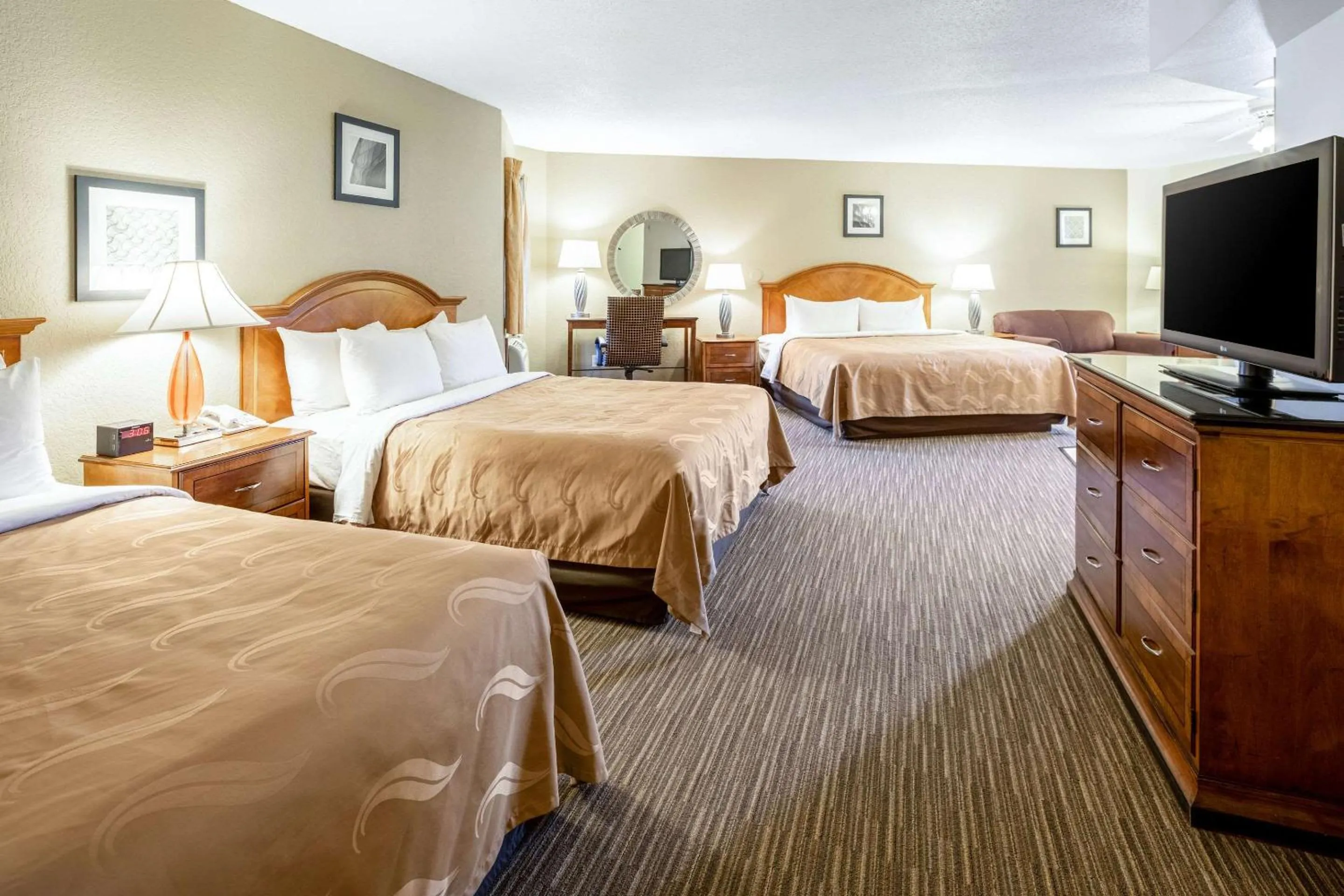 Superior Efficiency Family Suite - Non Smoking in Quality Inn Keystone near Mount Rushmore
