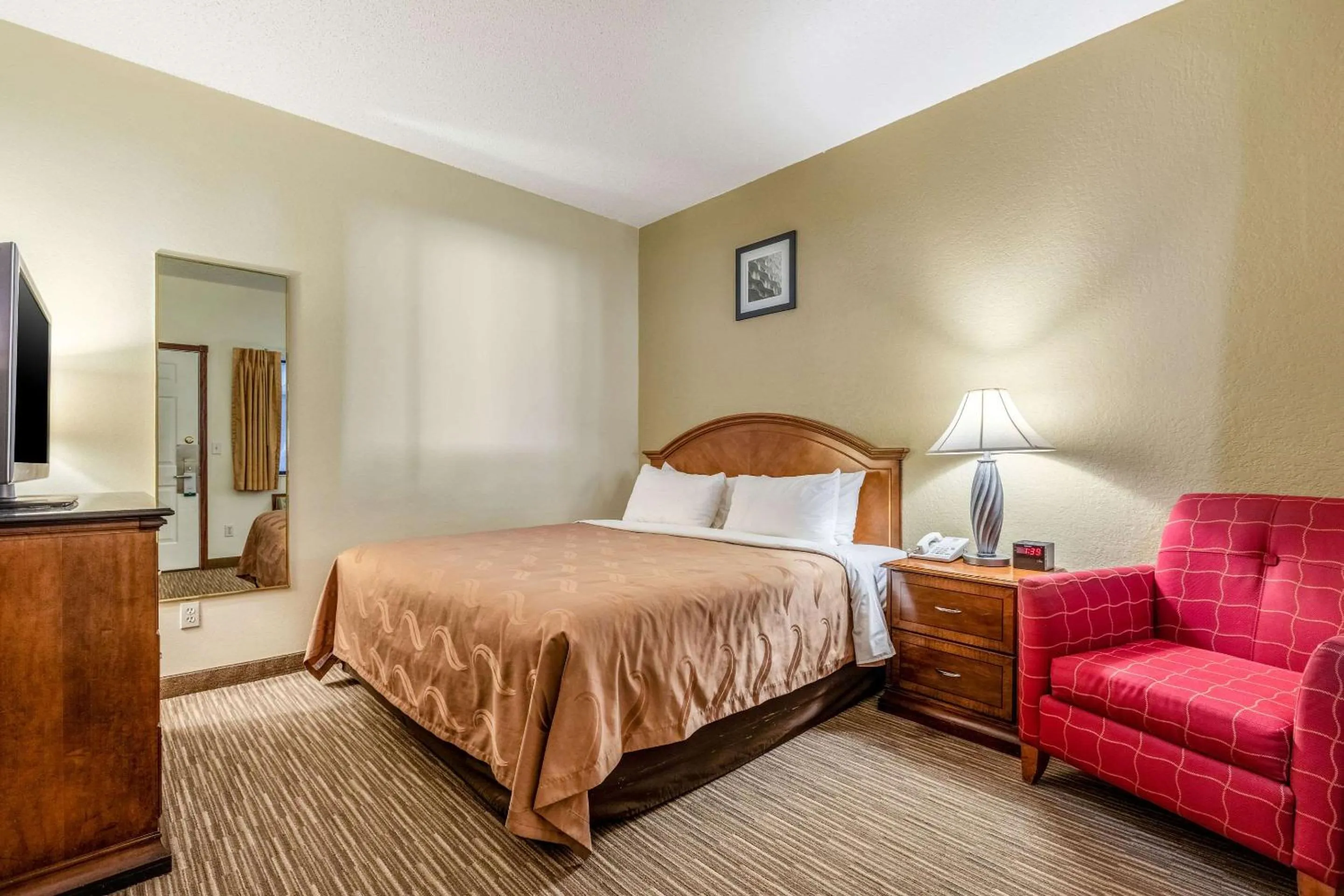 King Room - Accessible/Non-Smoking in Quality Inn Keystone near Mount Rushmore