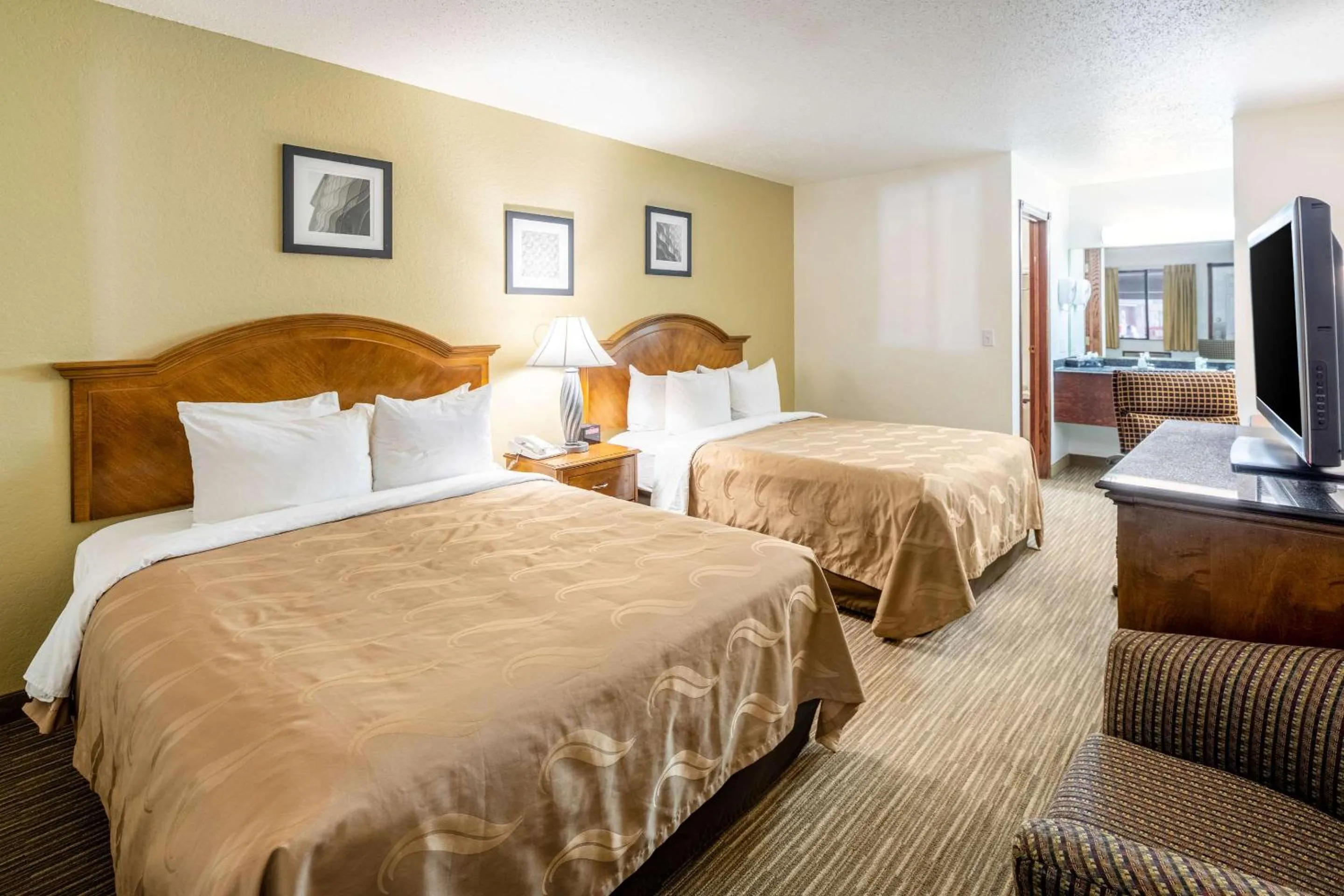 Queen Room - Non Smoking in Quality Inn Keystone near Mount Rushmore