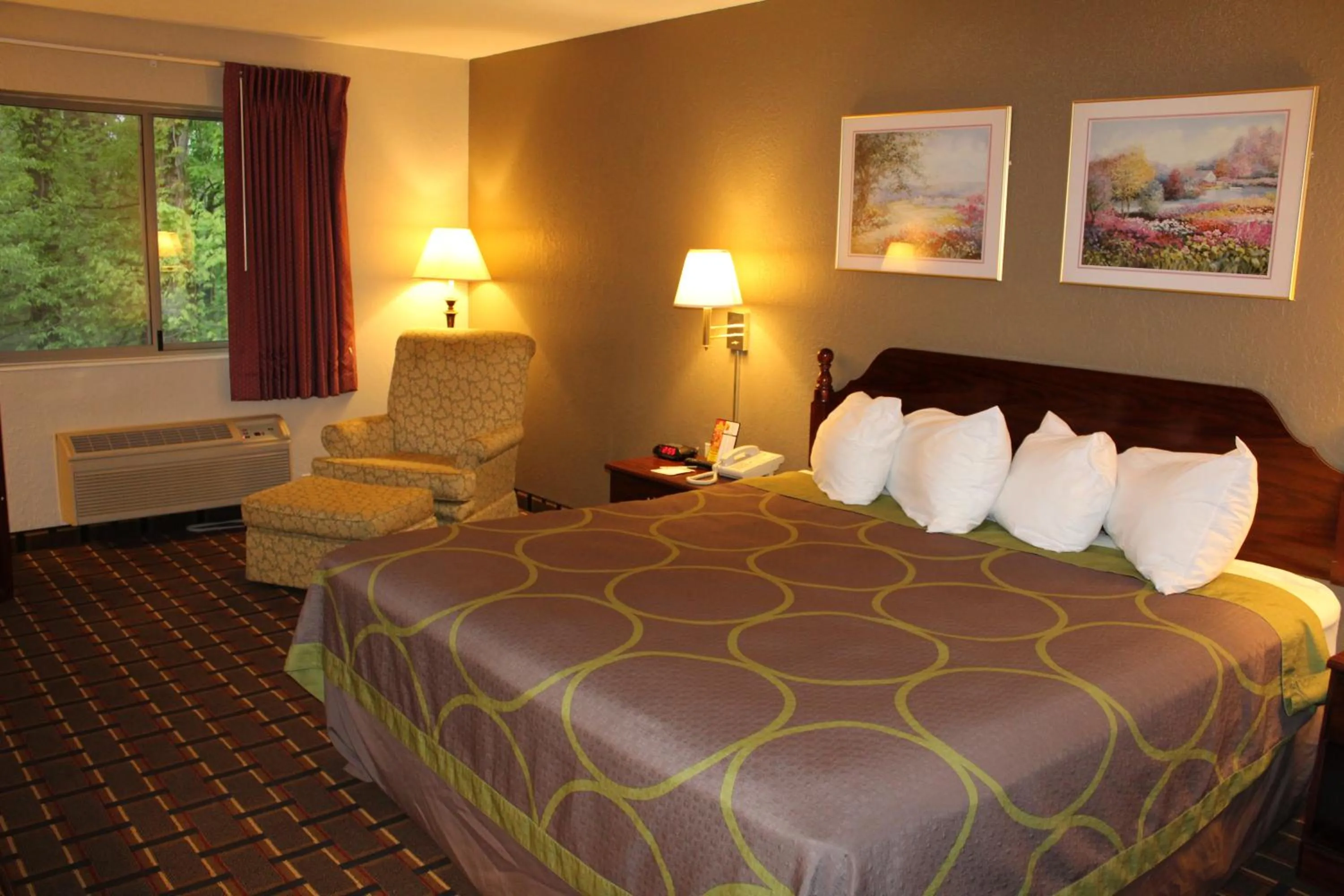 King Room - Non-Smoking in Super 8 by Wyndham Valparaiso