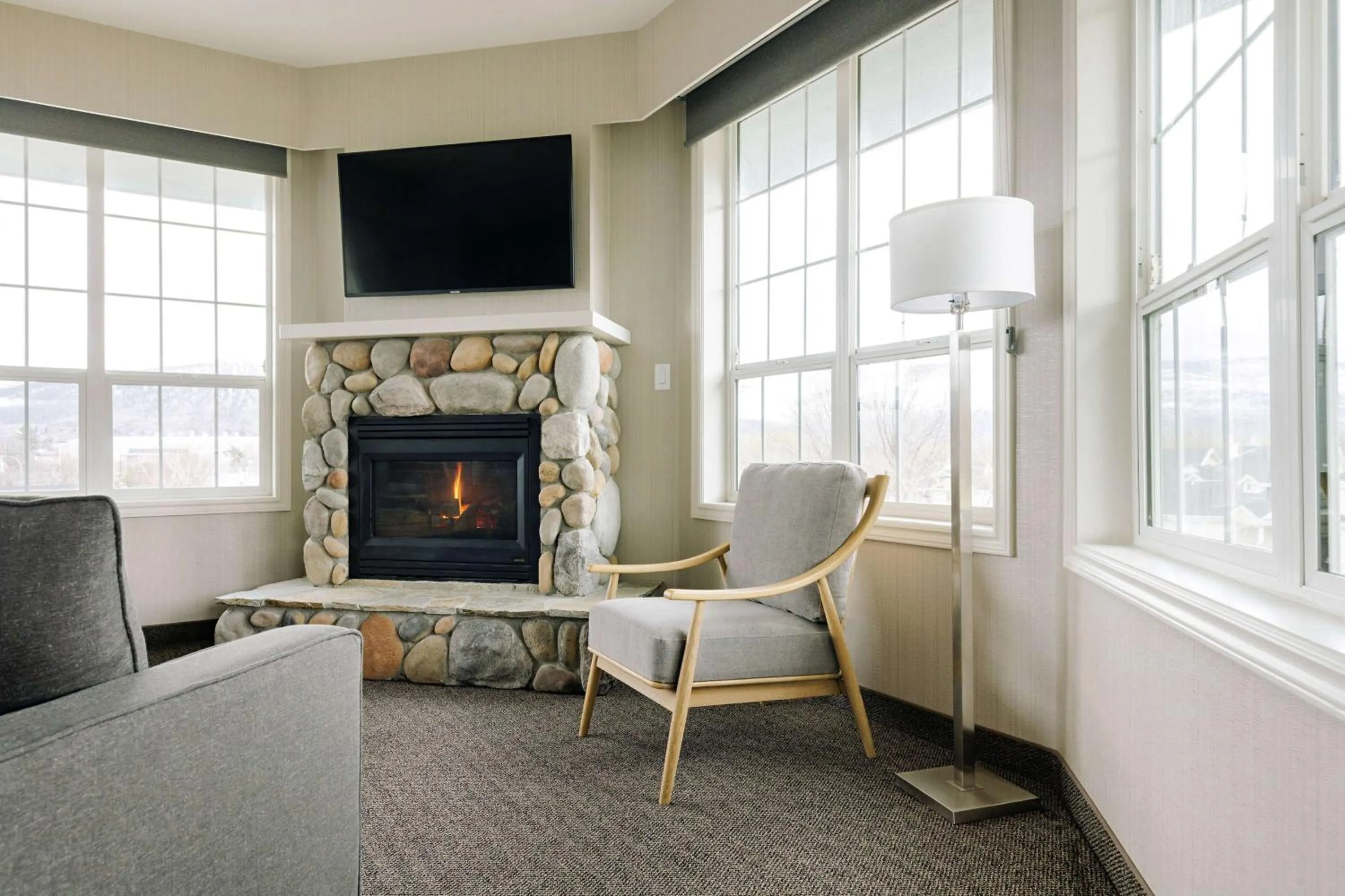 One-Bedroom Corner Queen Suite - Non-Smoking in Balcomo, a Ramada by Wyndham