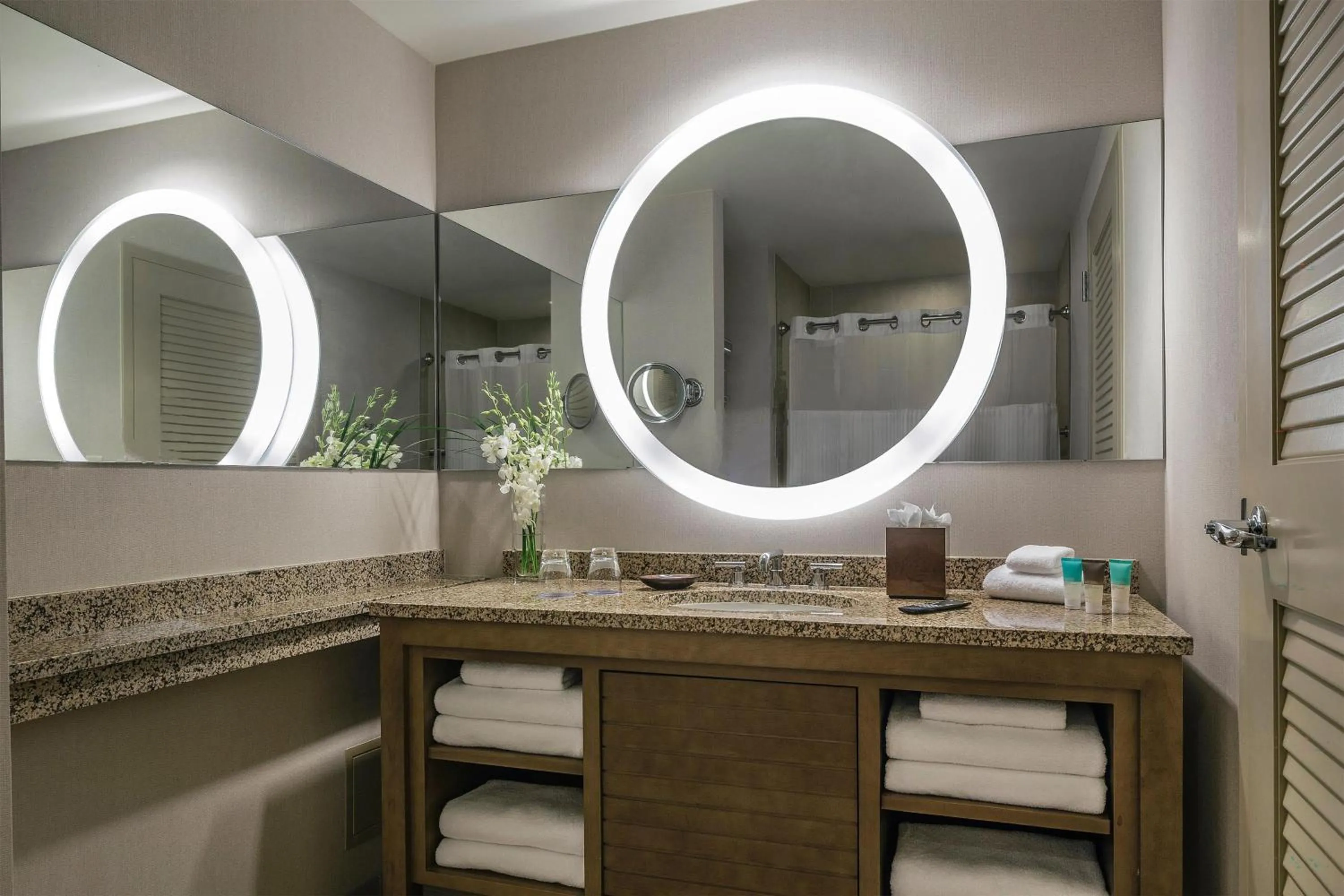 Queen Room with Two Queen Beds - Club Access in Hyatt Regency Orlando