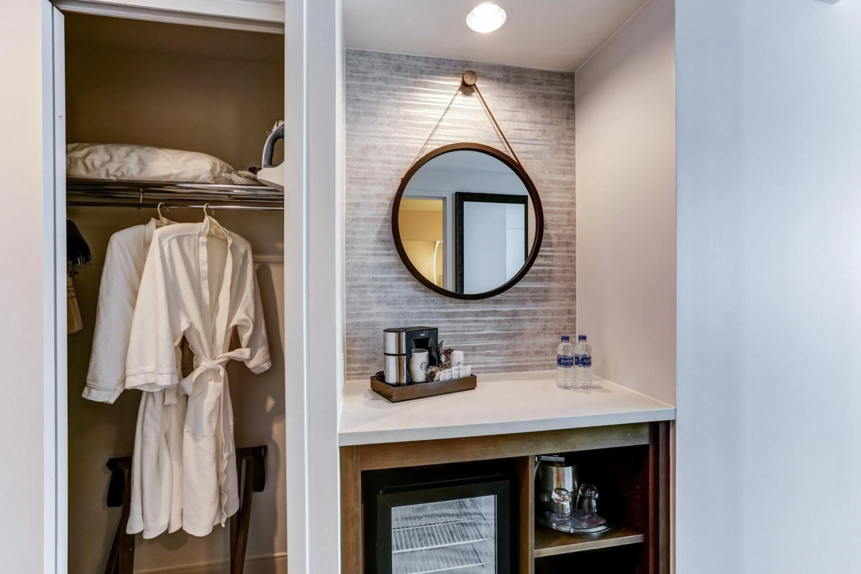 Queen Room with Two Queen Beds and Accessible Shower - Disability Access in Hyatt Regency Orlando