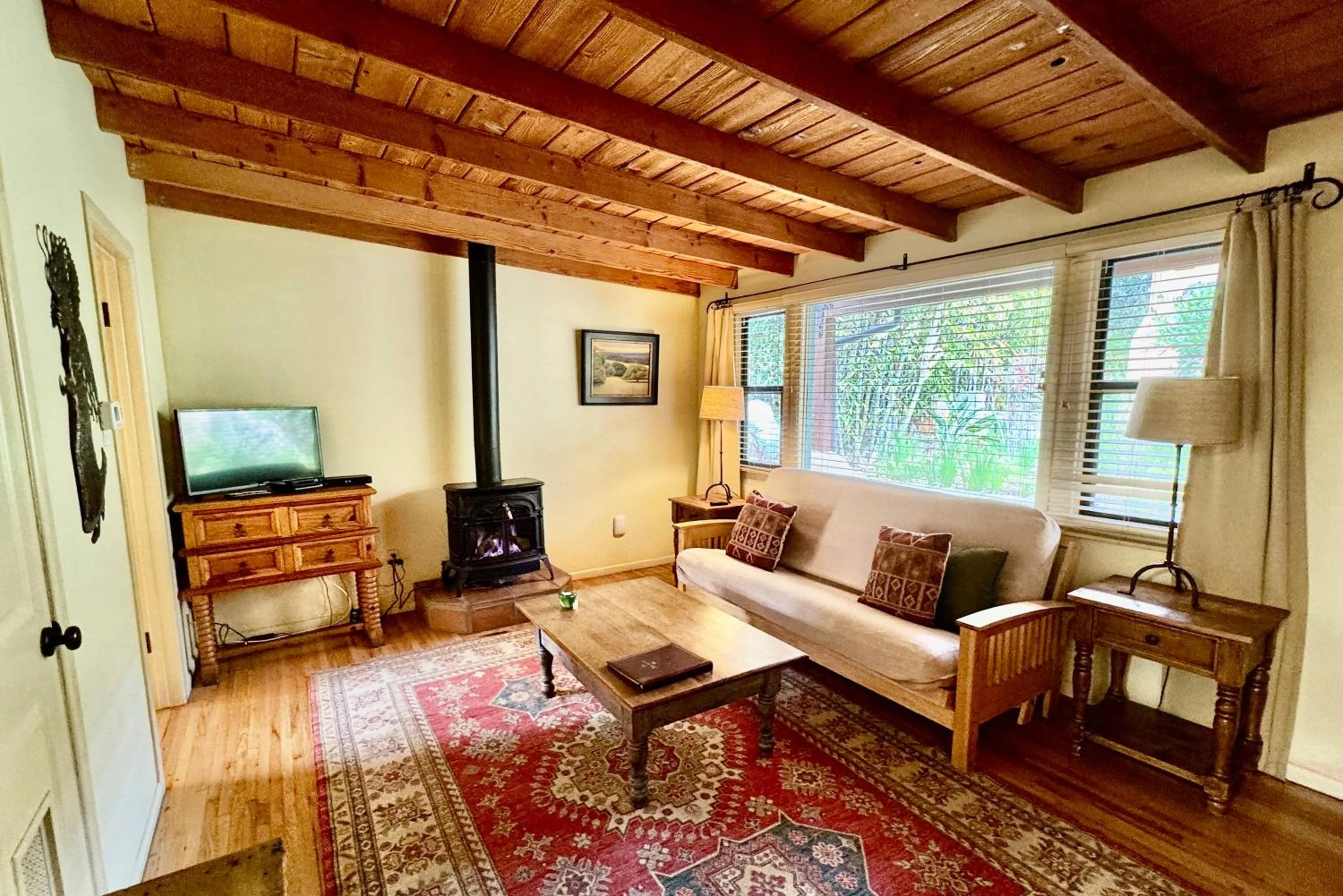 One-Bedroom Suite in Blue Iguana Inn