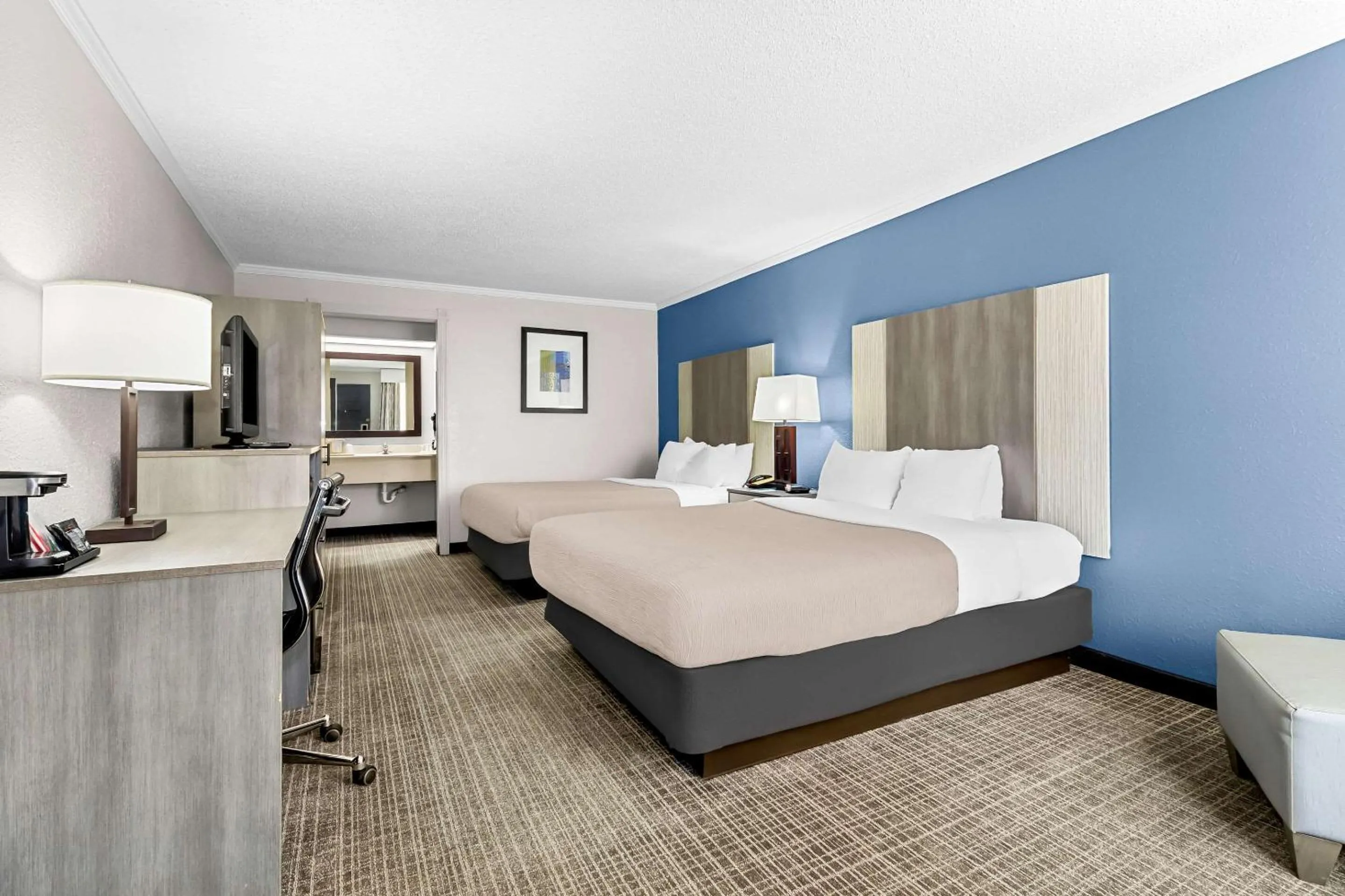 Queen Room with Two Queen Beds - Smoking in Quality Inn & Suites Florence Civic Center