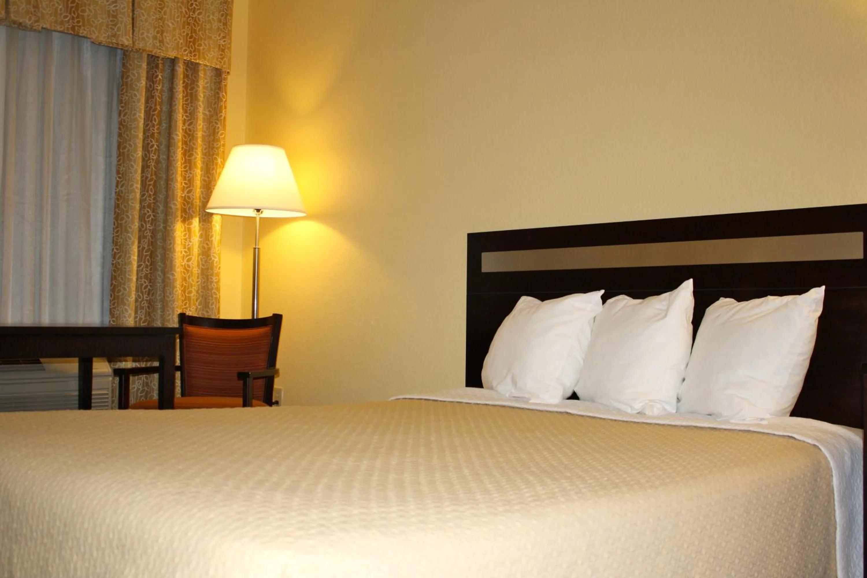 King Room - Disability Access/Non-Smoking in Days Inn by Wyndham Globe