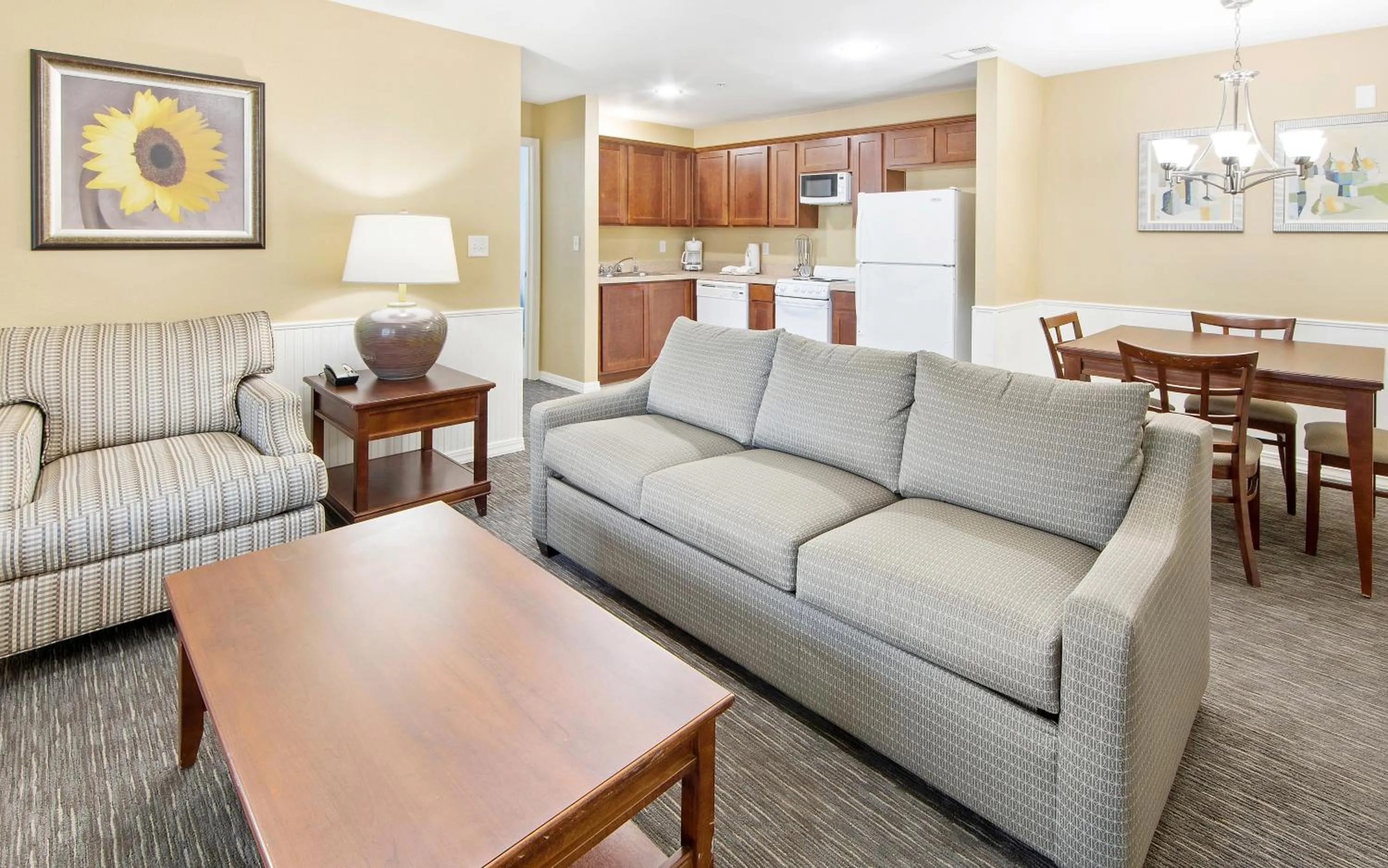 One-Bedroom Villa Lodge with Queen Bed in Holiday Inn Club Vacations Holiday Hills Resort at Branson