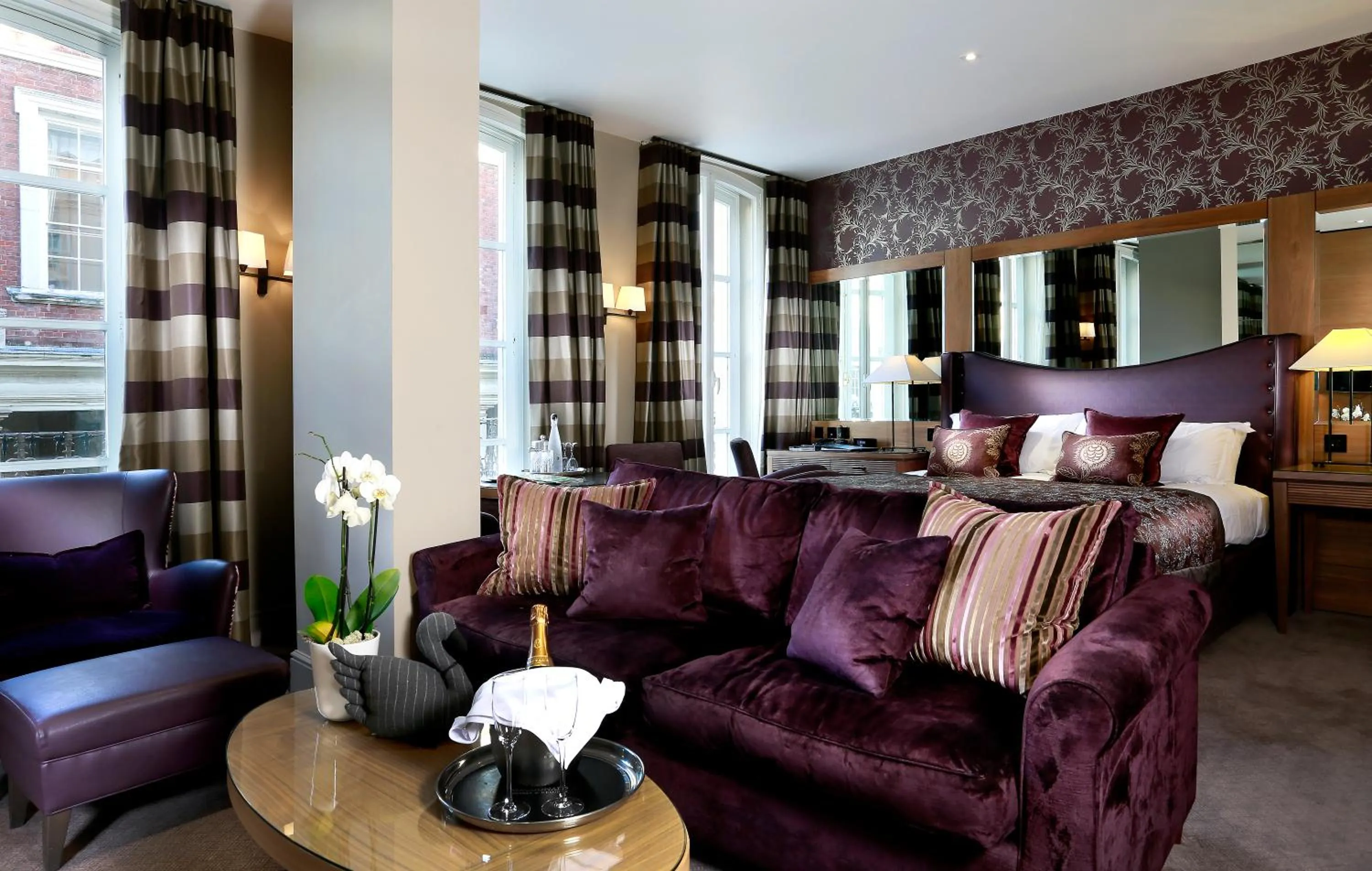 Deluxe Suite in Macdonald Windsor