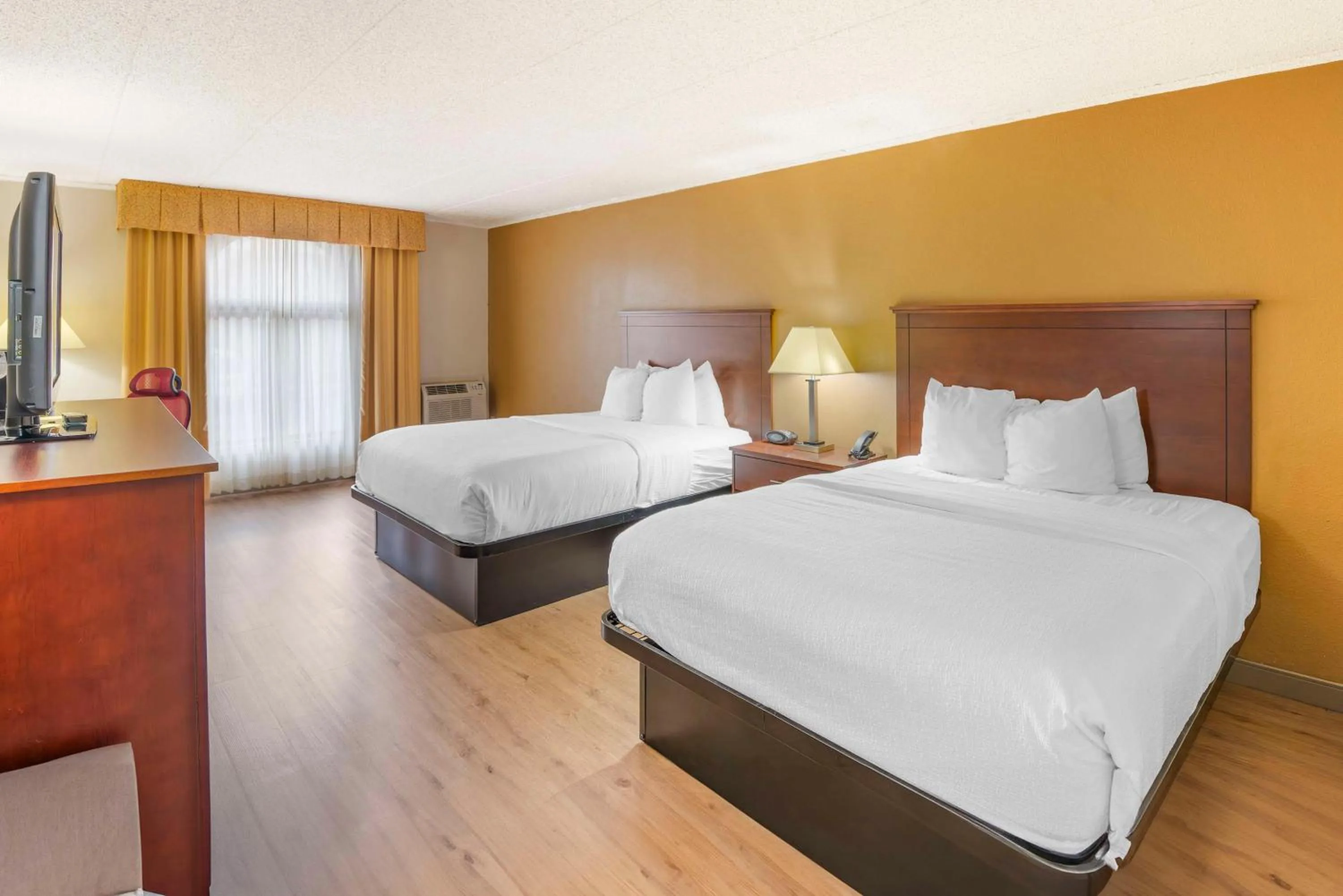 Queen Room with Two Queen Beds in Best Western PLUS Governor's Inn Richmond