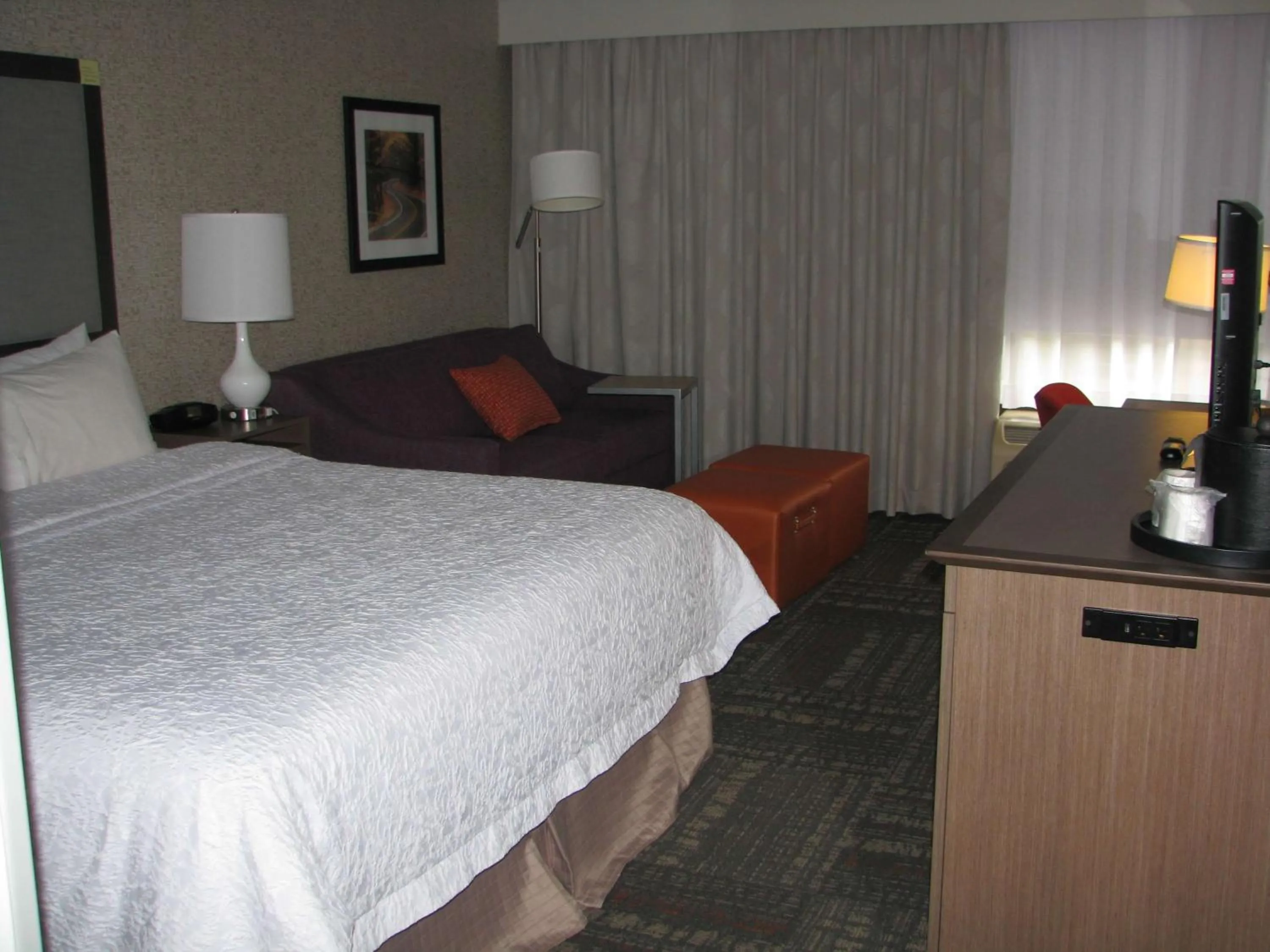 King Room with Sofa Bed and Study - Non-Smoking in Hampton Inn Sevierville