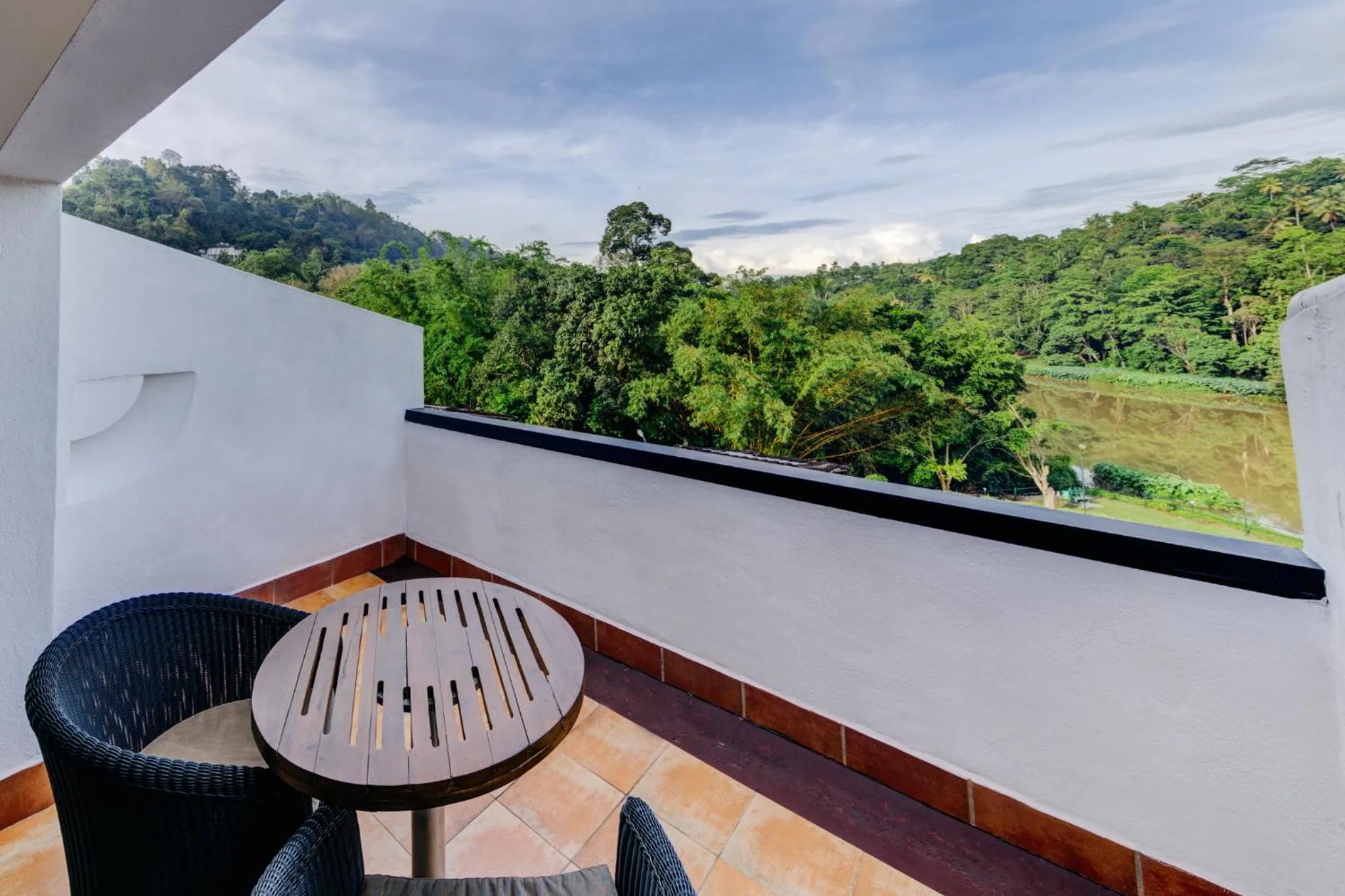 Superior Twin Room - single occupancy - 10% discount on Boat rides & Archery, Early Check In & Late Check Out on Availability in Cinnamon Citadel Kandy