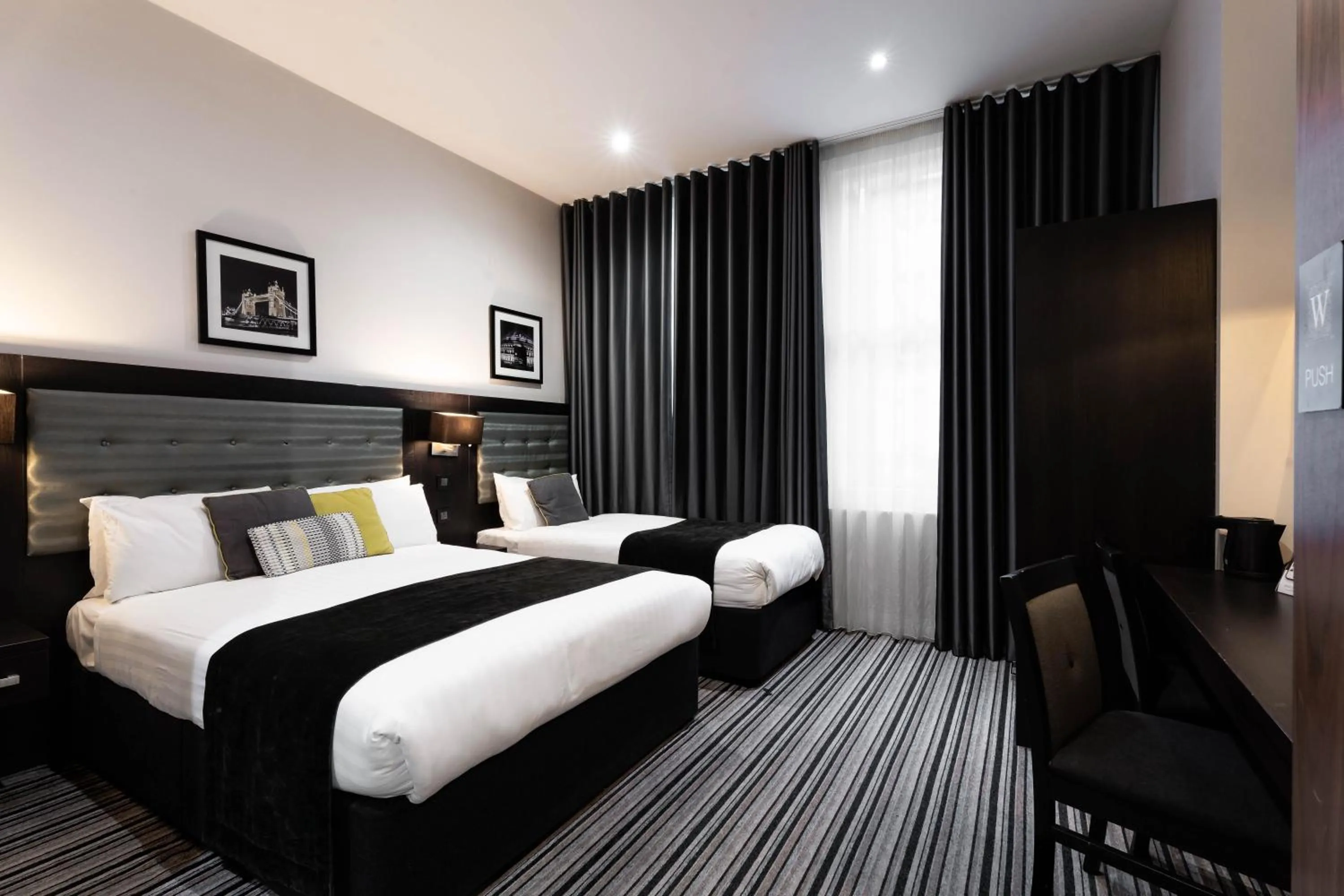 Triple Room with Private Bathroom in The W14 Kensington